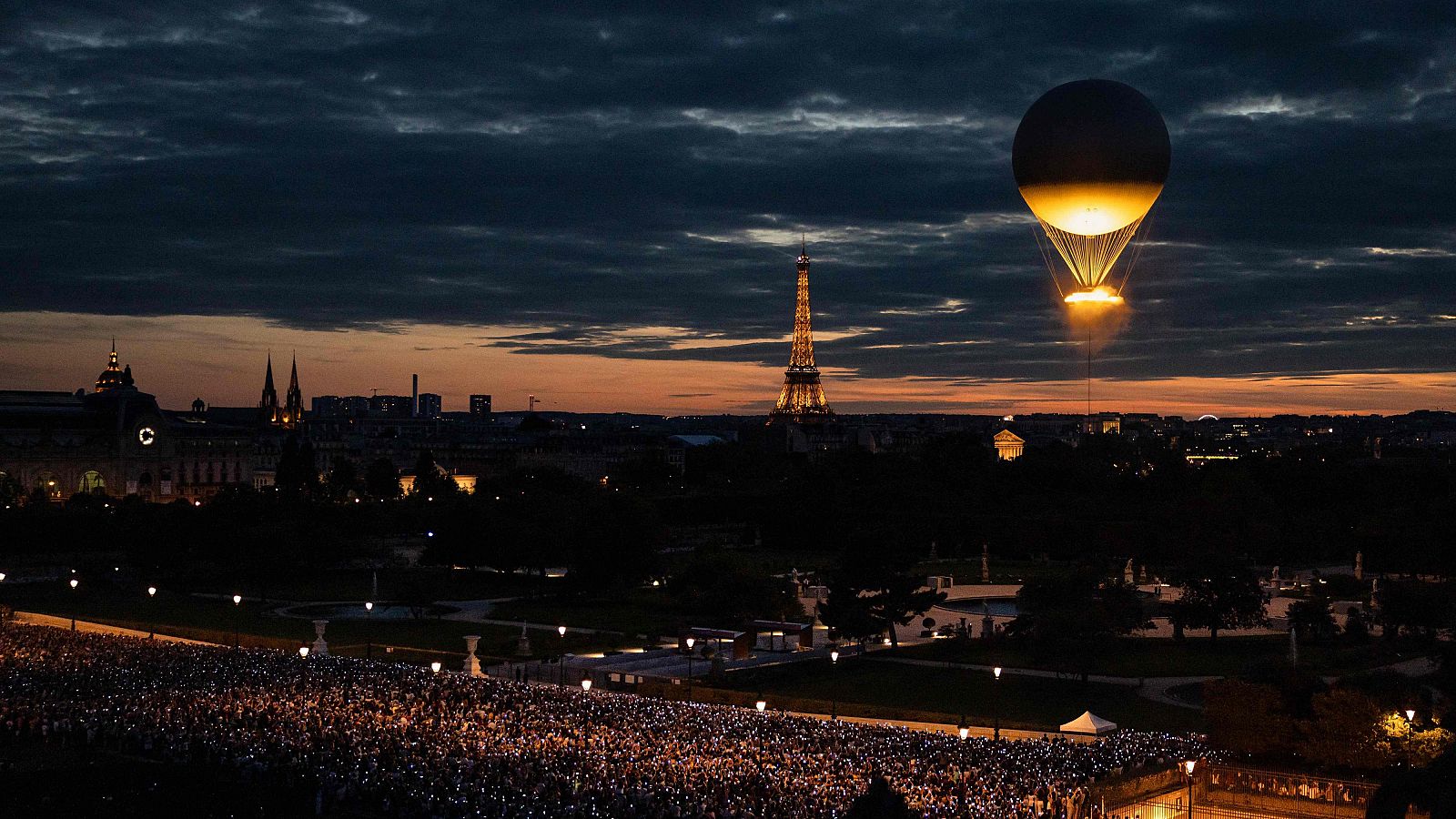 El pebetero de los JJ.OO. de París 2024 se ha elevado cada noche en su globo sobre las Tuillerías