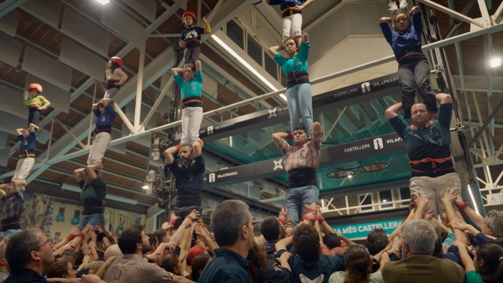 Els Castellers de Vilafranca del Penedès fan servir les noves tecnologies per organizar-se i assajar.