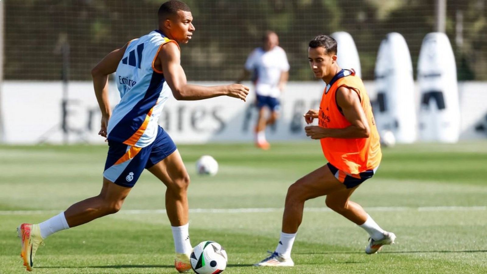 Mbappé y Lucas Vázquez durante el entrenamiento de este lunes