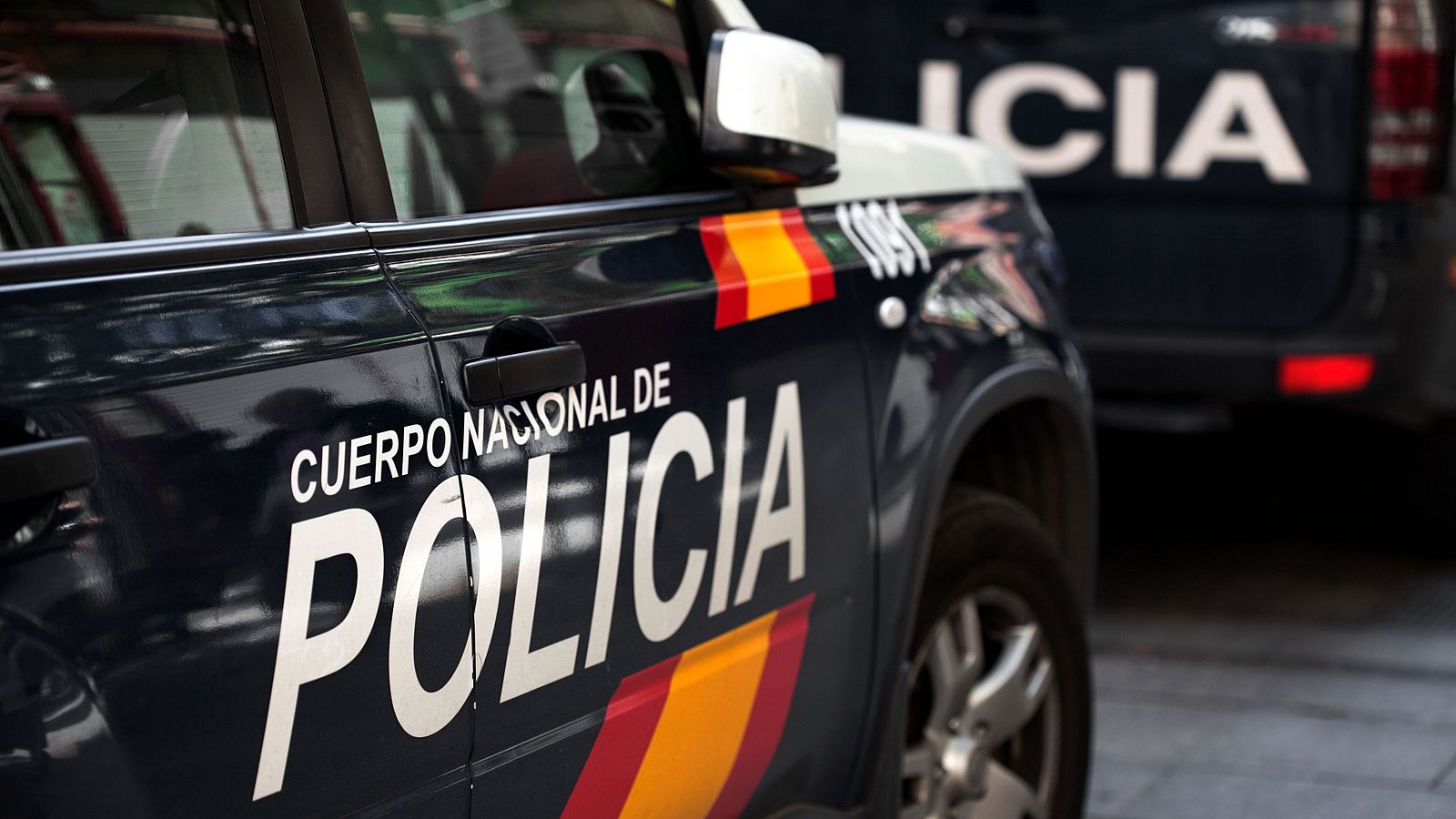 Policía detiene a un hombre por tener a su pareja atada de pies y manos a la cama durante un mes en Salamanca