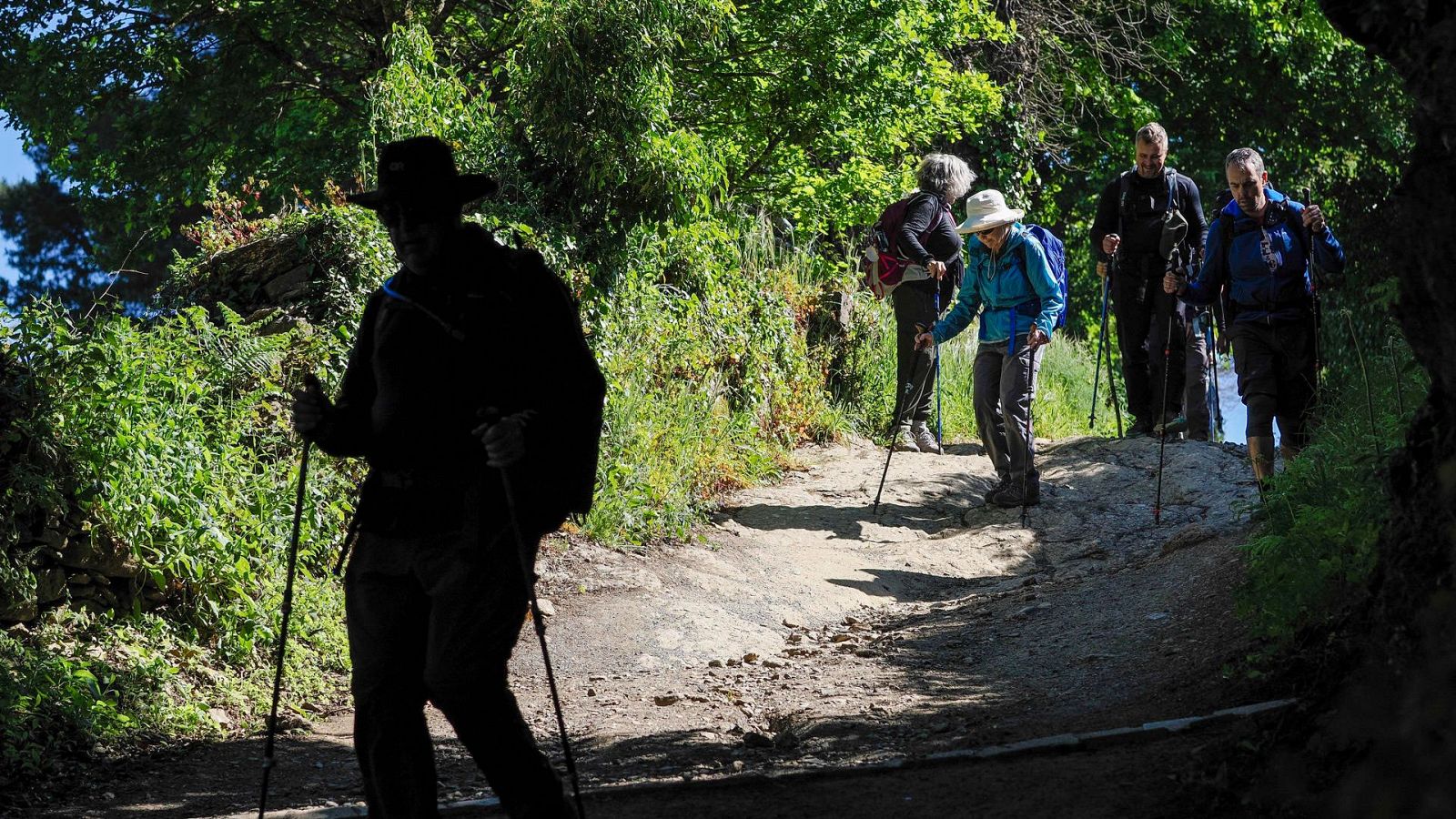 La turistificación del Camino más allá de Compostela: "Simplemente pedimos civismo y respeto"