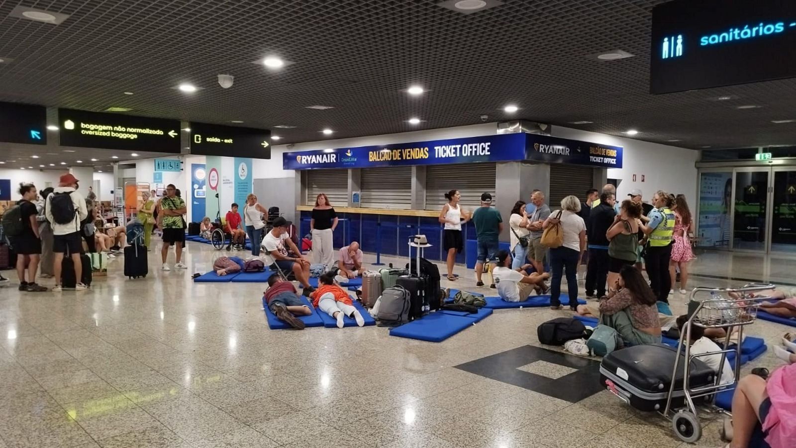 El caos continúa en aeropuerto de Madeira con españoles atrapados desde el 15 de agosto