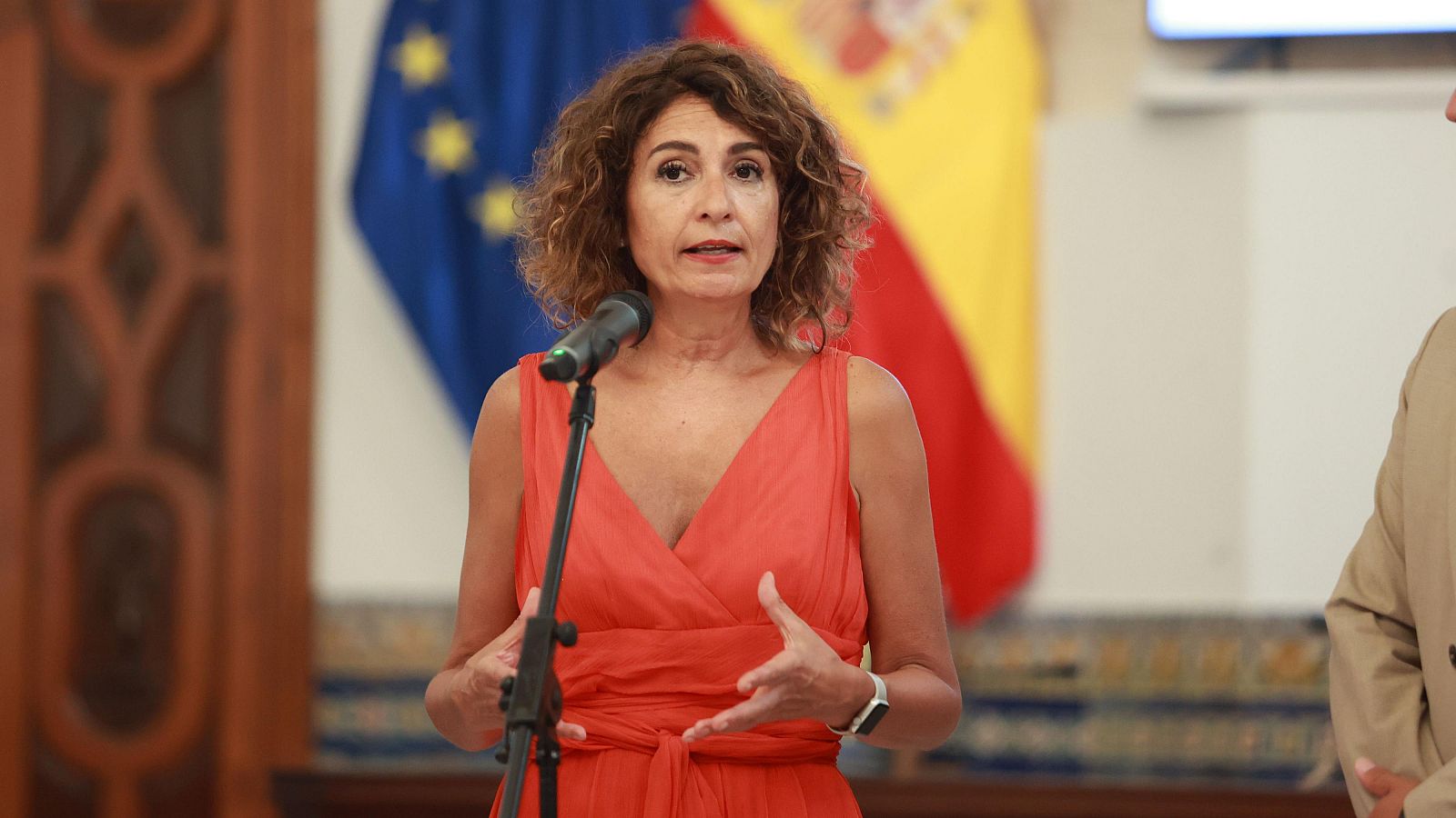 Montero defiende que Cataluña tenga "financiación singular" y asegura que el acuerdo de PSC y ERC "no es un concierto económico"