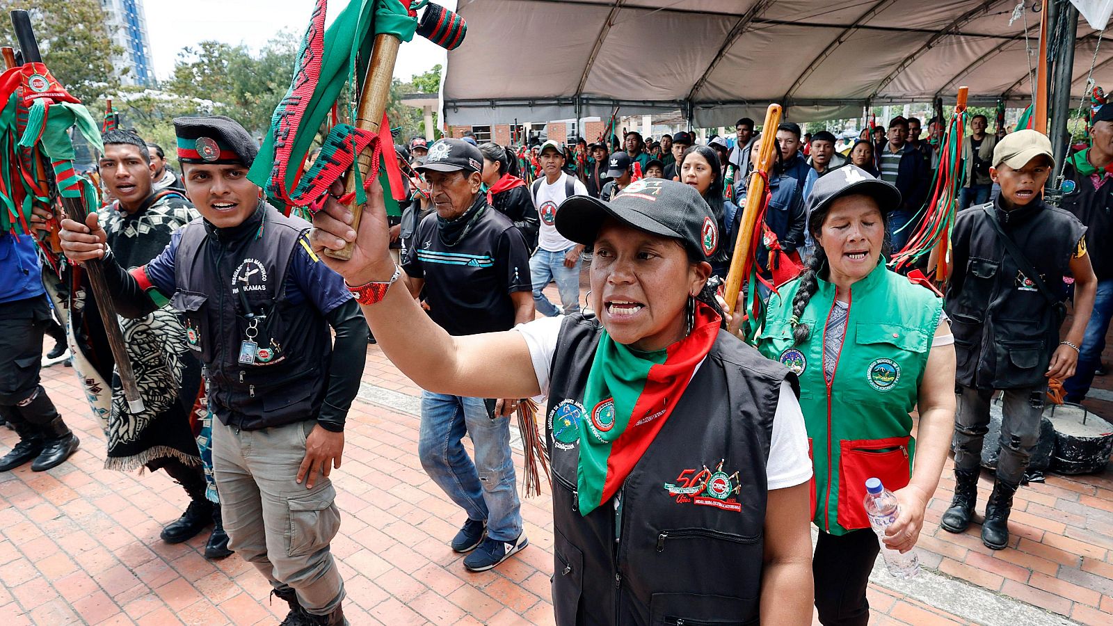 Indígenas de diferentes pueblos protestan en Bogotá, Colombia.