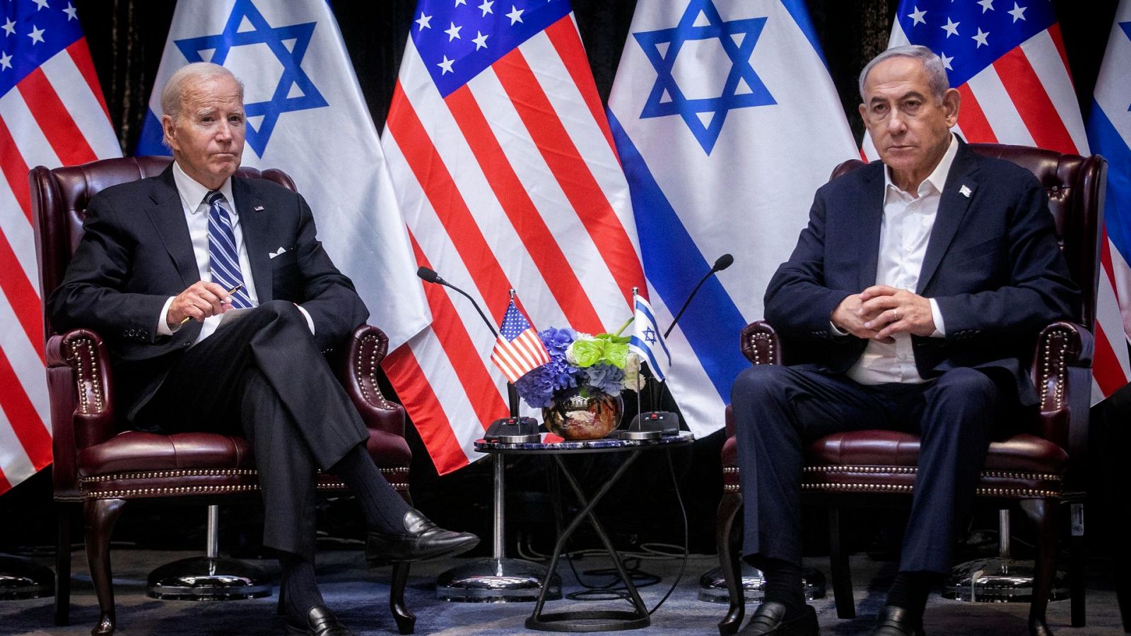 Imagen de archivo del presidente de EE.UU., Joe Biden, y el primer ministro israelí, Benjamin Netanyahu en Tel Aviv, Israel.