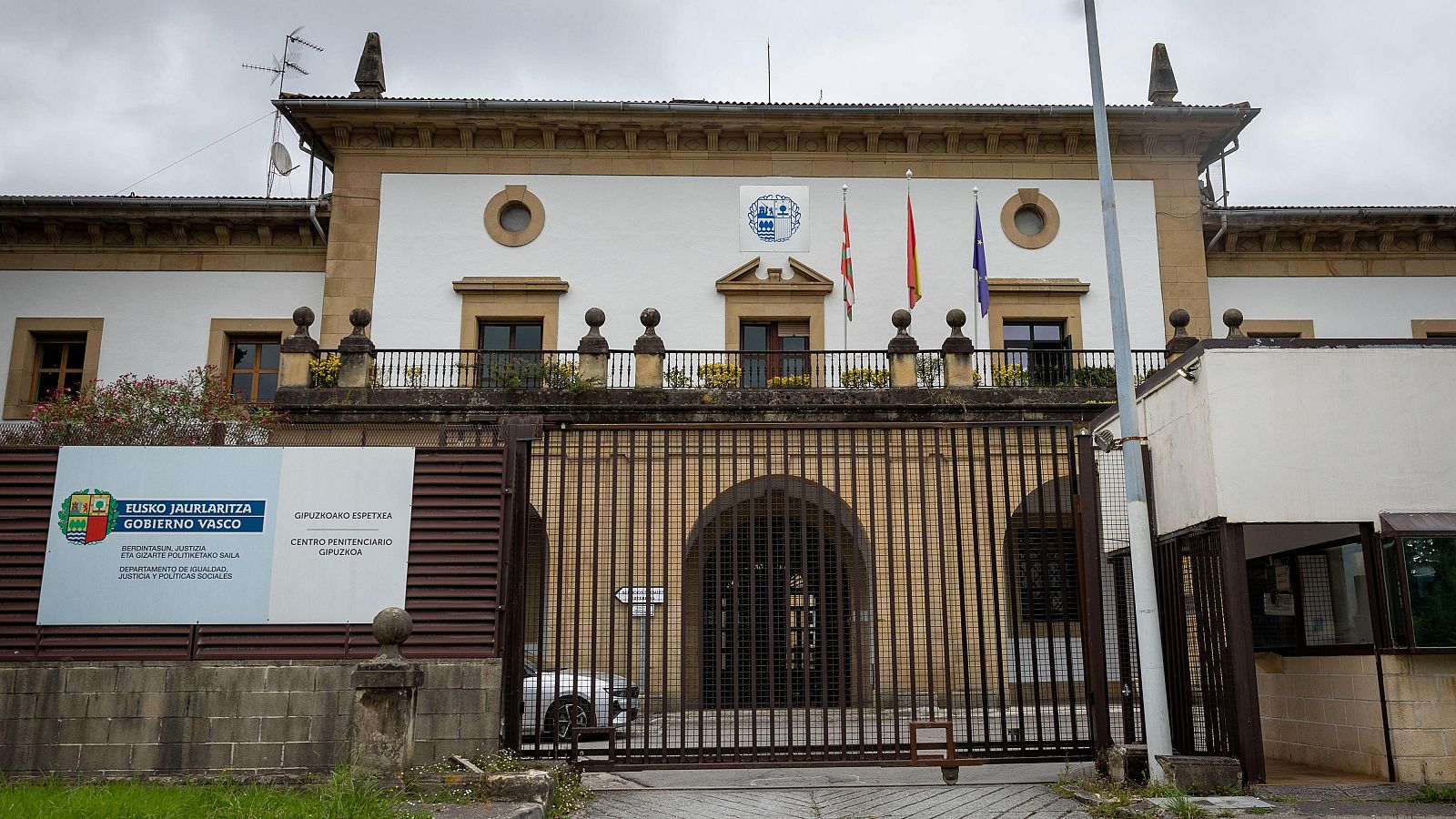 Vista de la cárcel de Martutene, a donde ha sido trasladado este jueves el exjefe de ETA Garikoitz Aspiazu 'Txeroki'