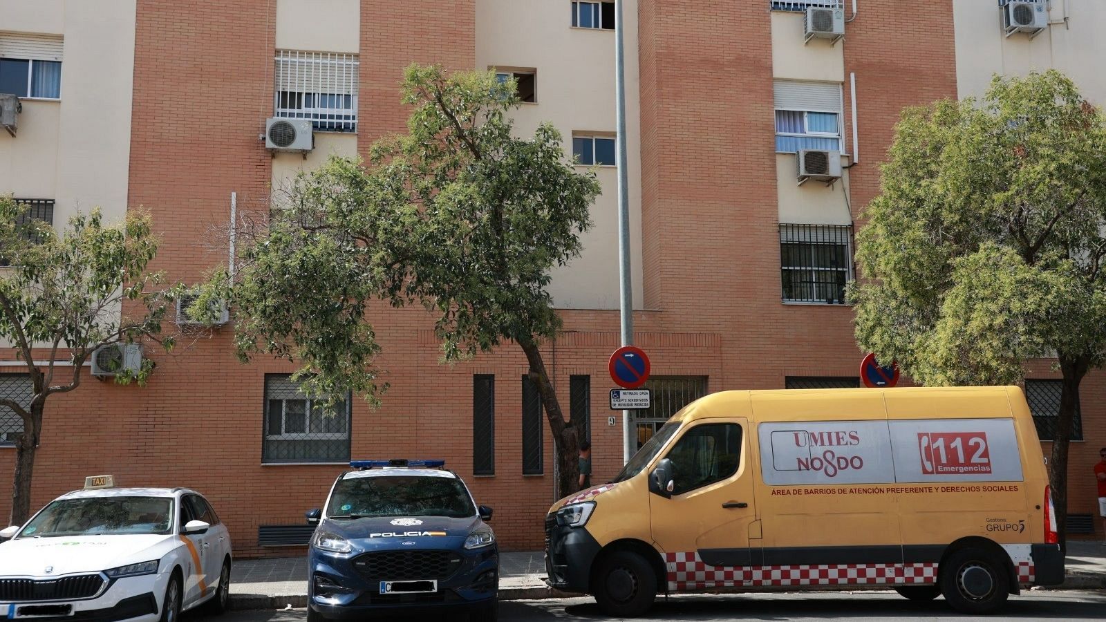 Exterior del inmueble donde una mujer ha sido asesinada en un nuevo caso de violencia de género en Sevilla