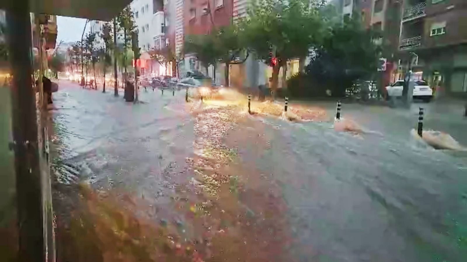 Calles de Soria inundadas por las intensas lluvias