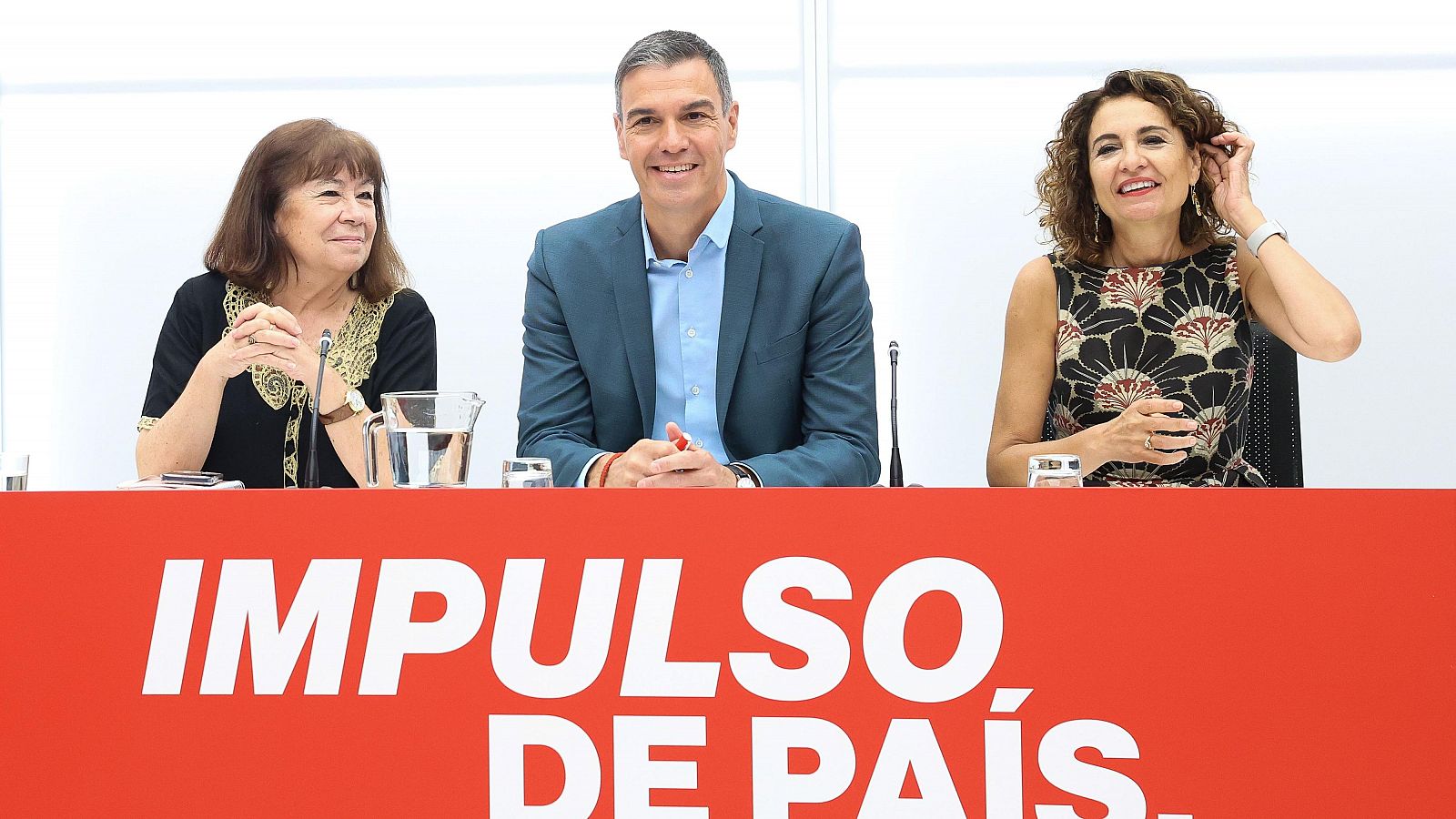 Pedro Sánchez, junto a Cristina Narbona y María Jesús Montero, durante la reunión de la Ejecutiva Federal