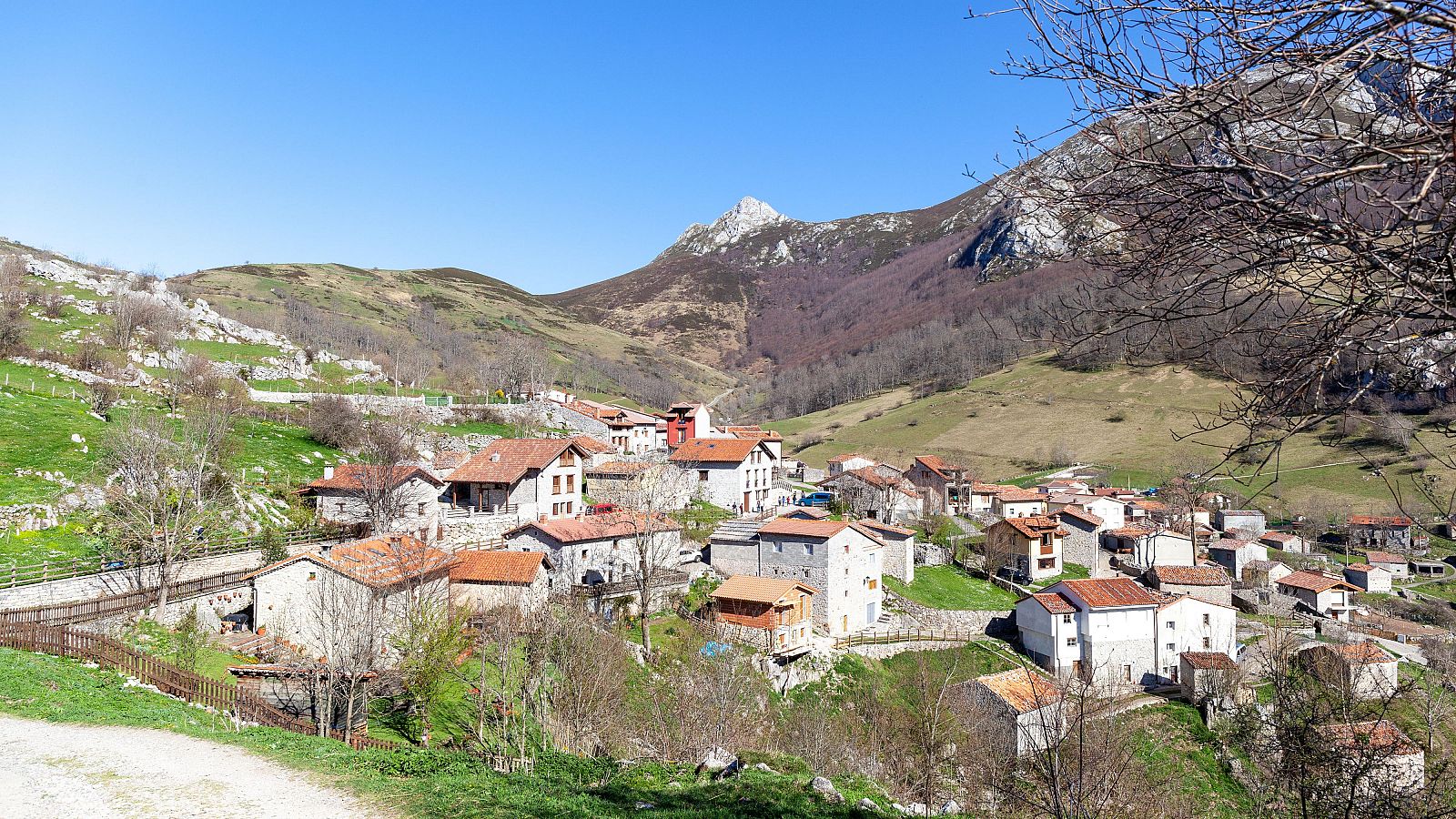 Paisaje de Sotres, en Cabrales, Asturias