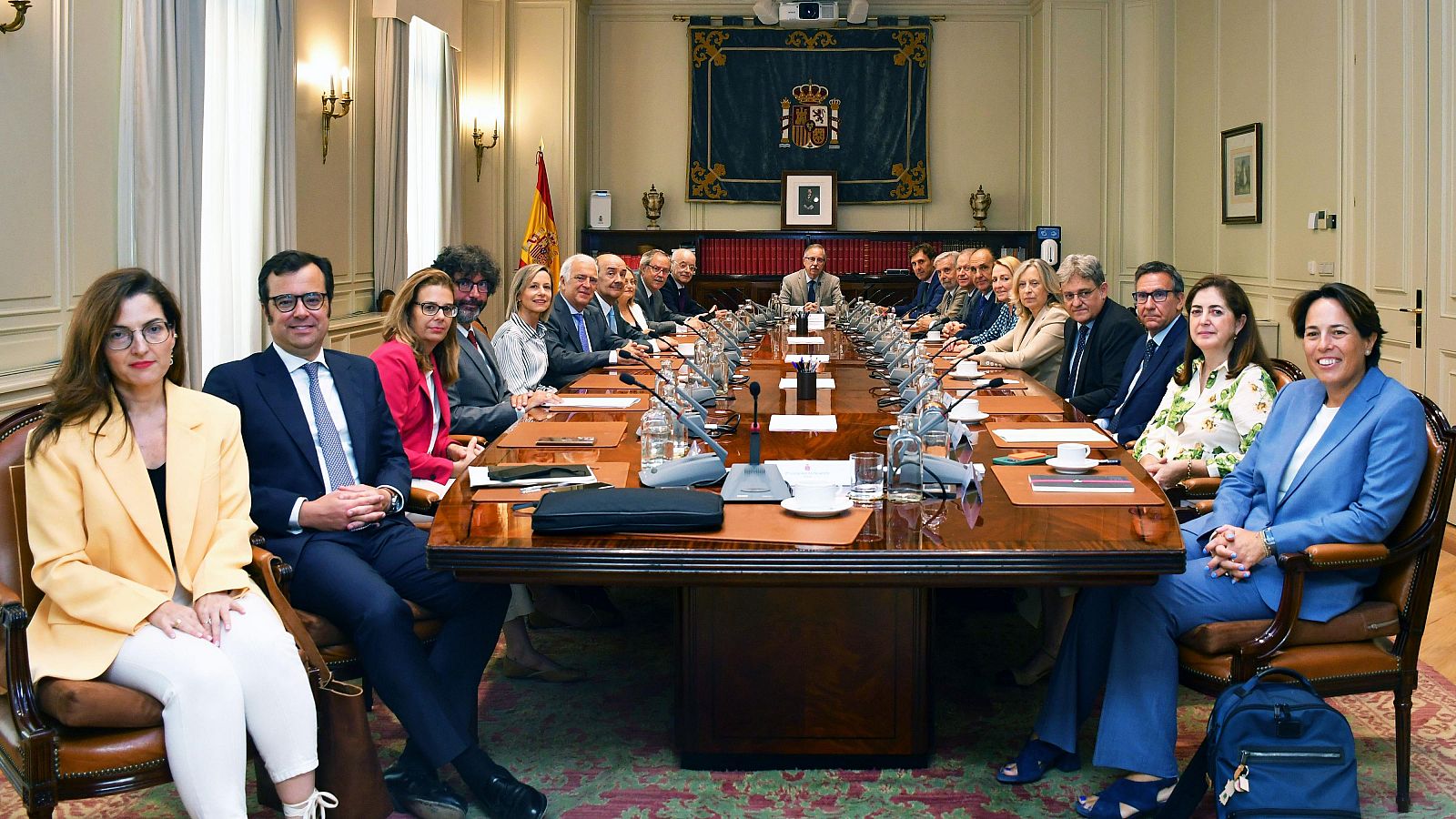 Los vocales del CGPJ durante una reunión en la que han elegido a Isabel Perelló como presidenta