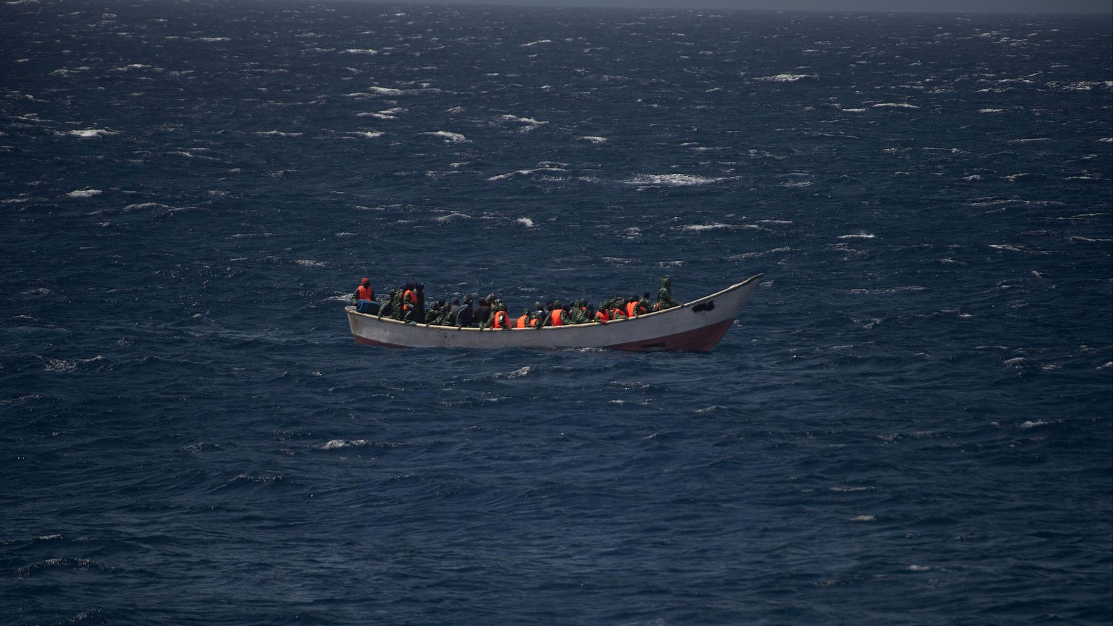 Un total de 21 migrantes desaparecidos tras el naufragio de un barco en aguas de Italia