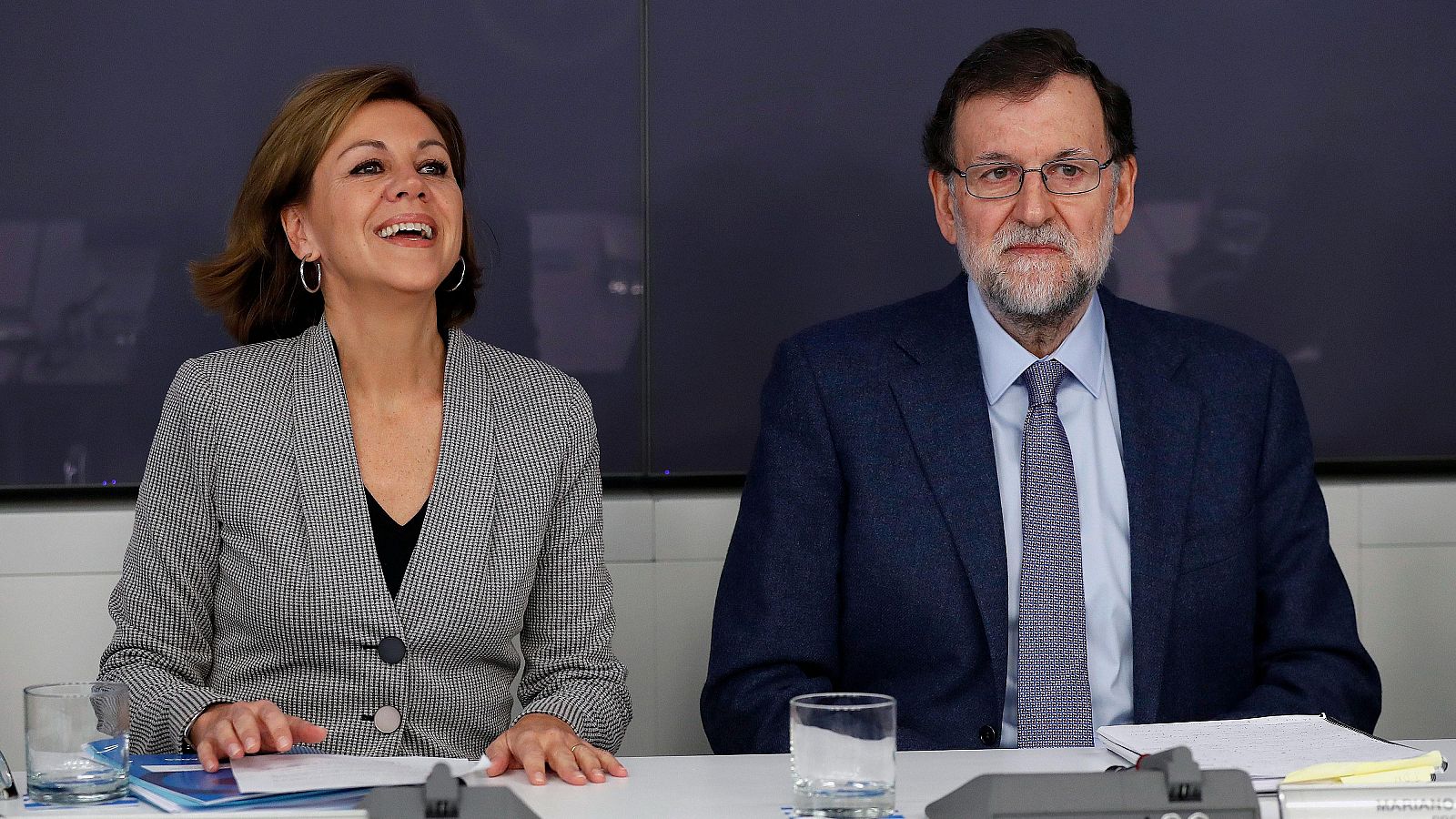 El expresidente del Gobierno y expresidente del PP, Mariano Rajoy, junto a la exsecretaria general del partido, María Dolores de Cospedal