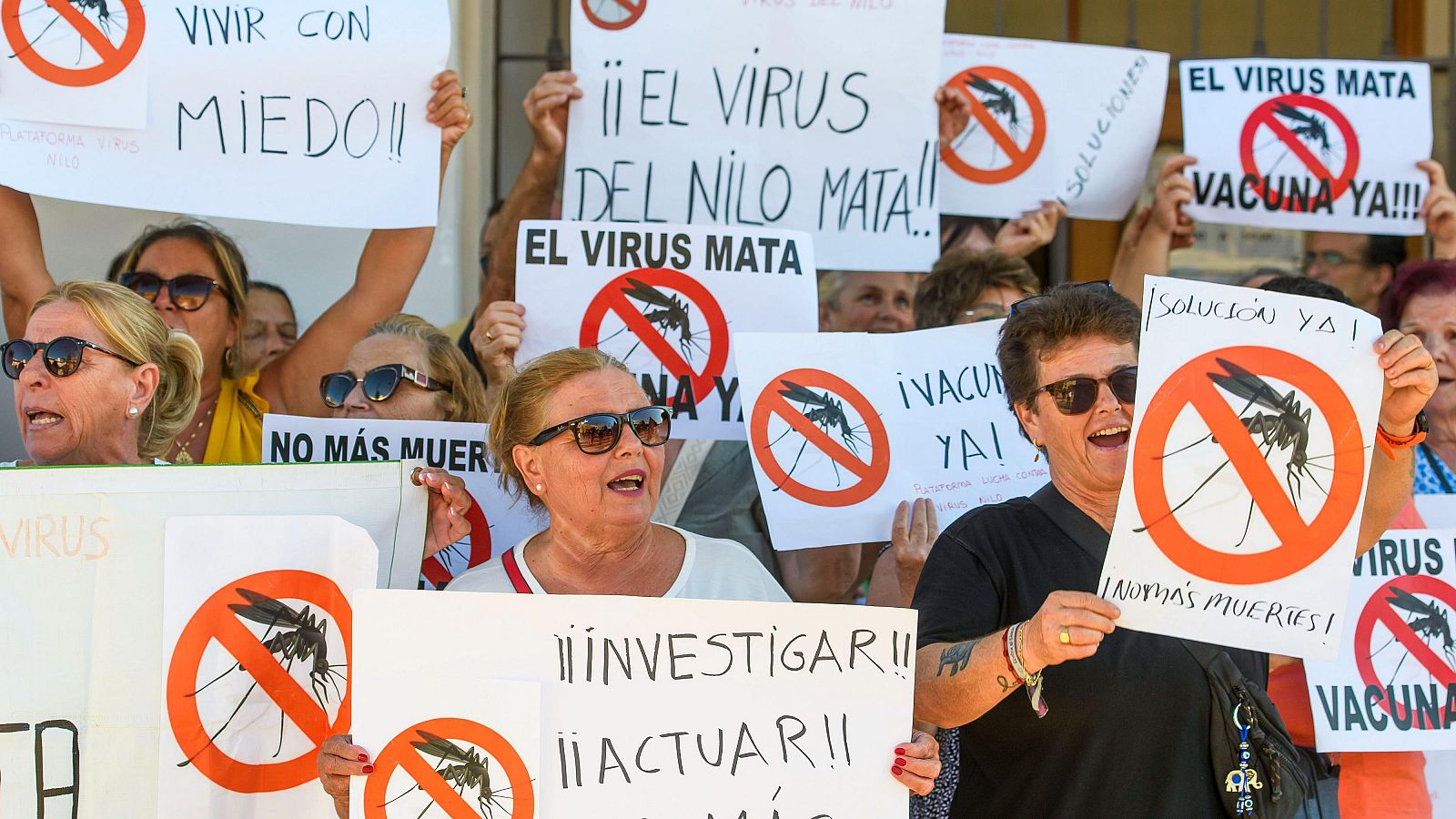 Protesta por las Muertes del virus del Nilo en Andalucía