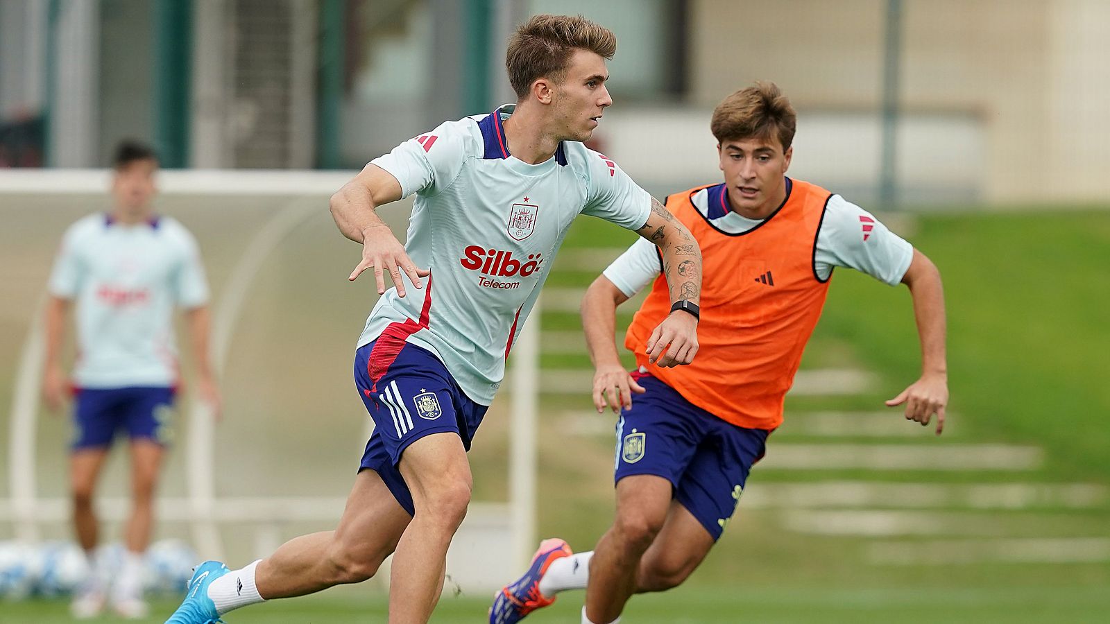 Pablo Barrios en un entrenamiento de la sub-21 antes de lesionarse