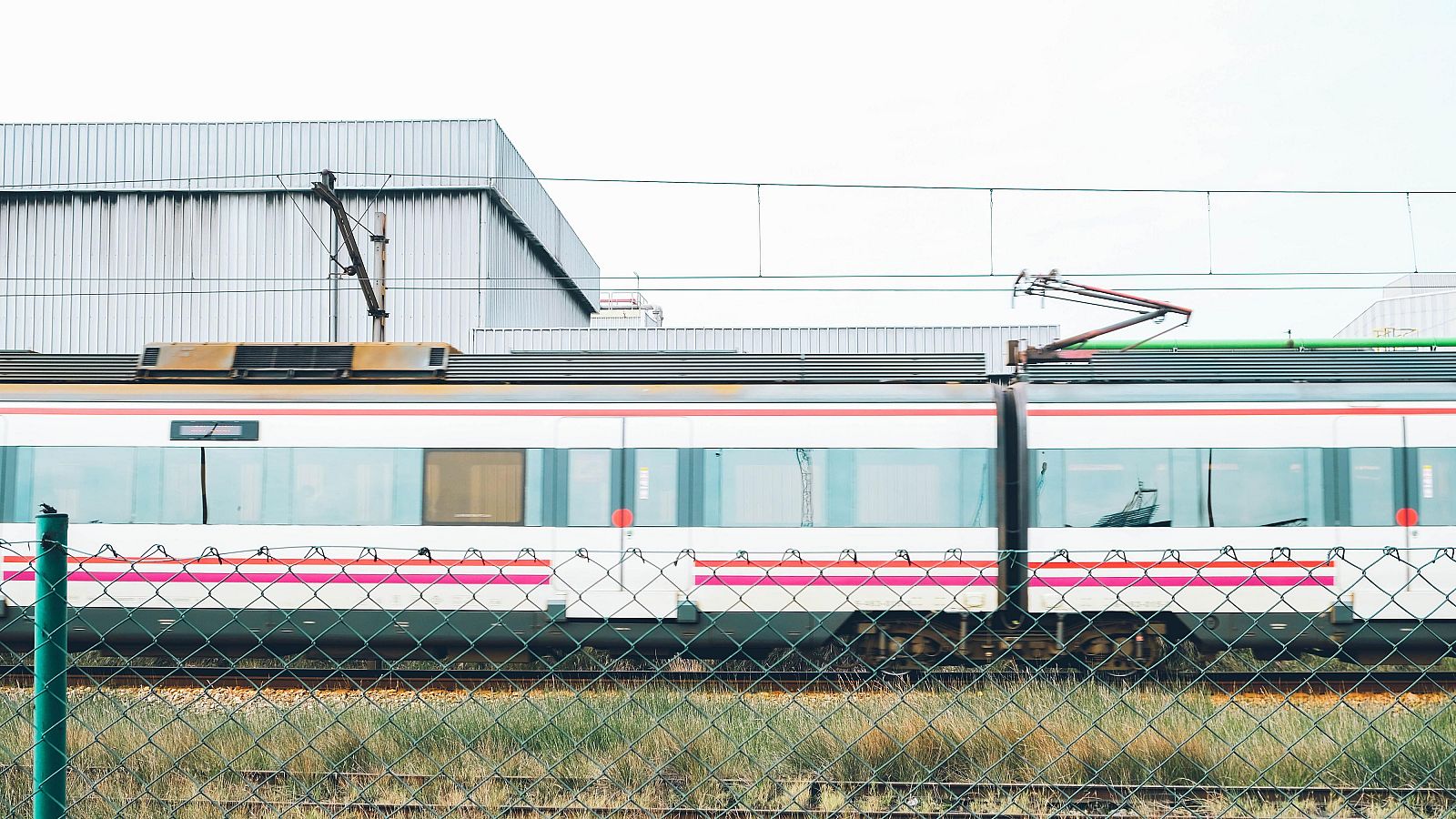 Muere atropellada por un tren una menor de 17 años en Montcada i Reixac (Barcelona)