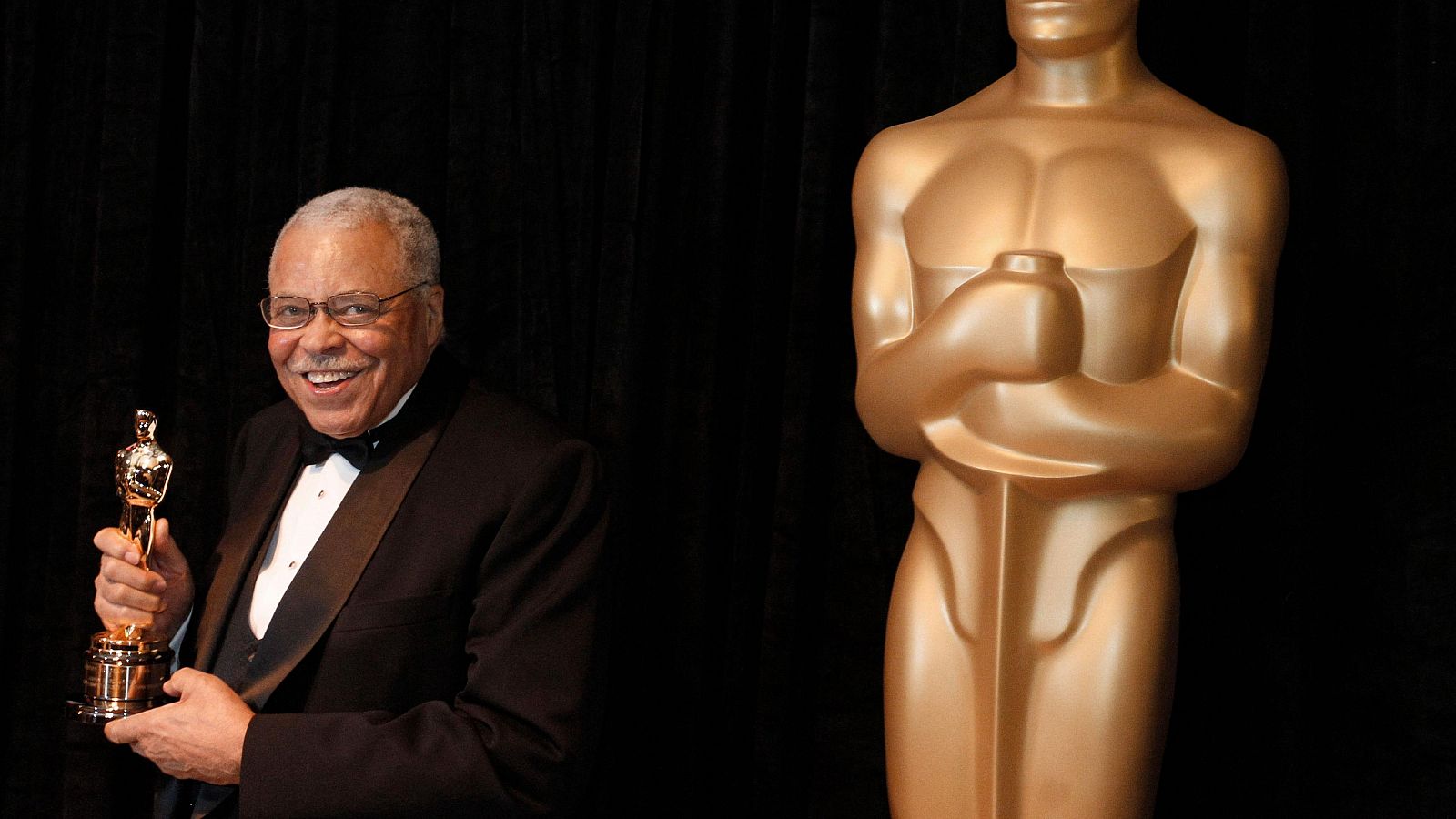 Muere el actor James Earl Jones, voz de Darth Vader y Mufasa