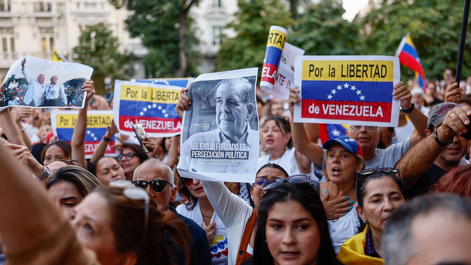 Primera semana de exilio de Edmundo González en España