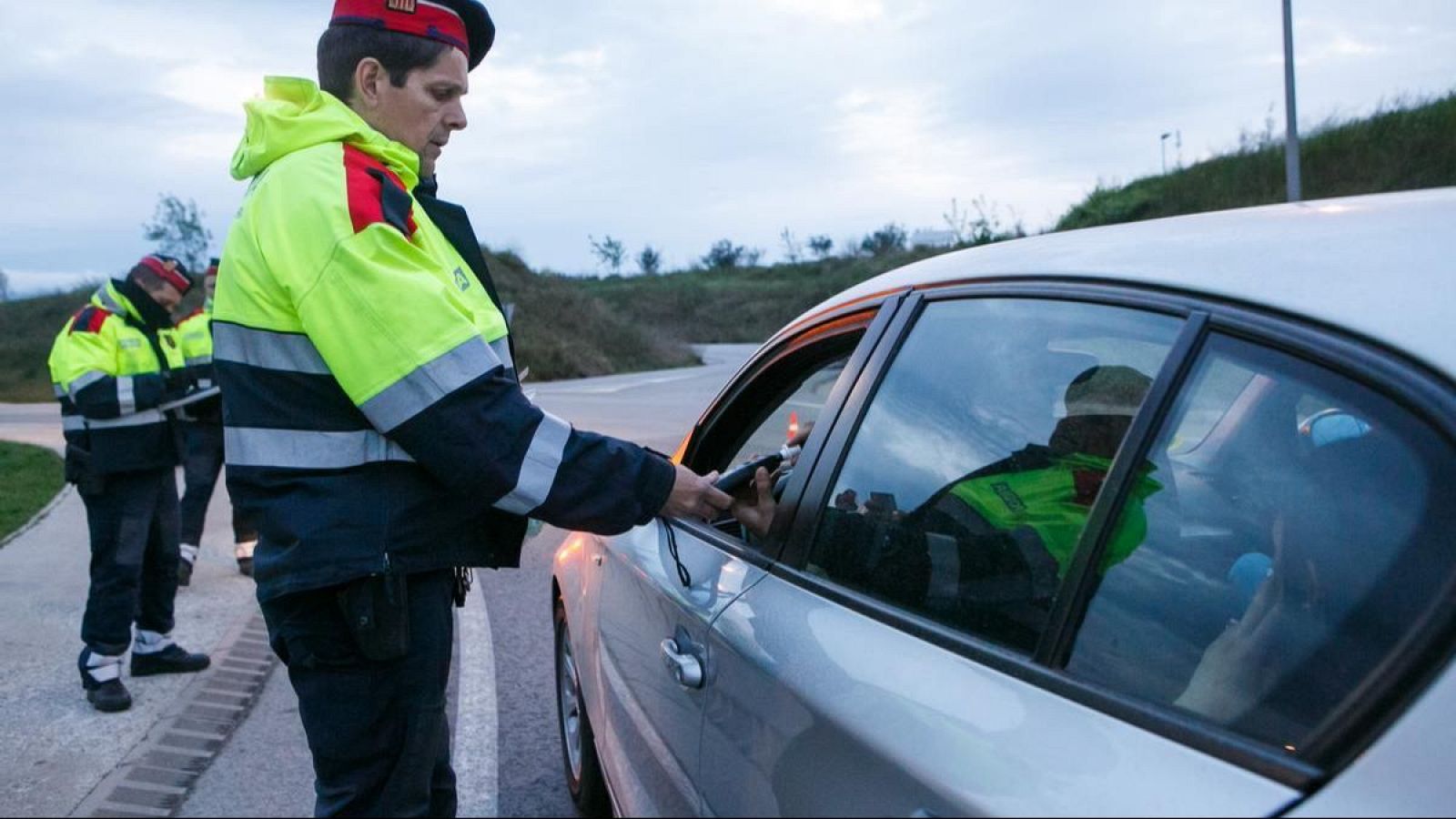 El Govern estudia rebaixar la taxa d'alcohol permesa als conductors