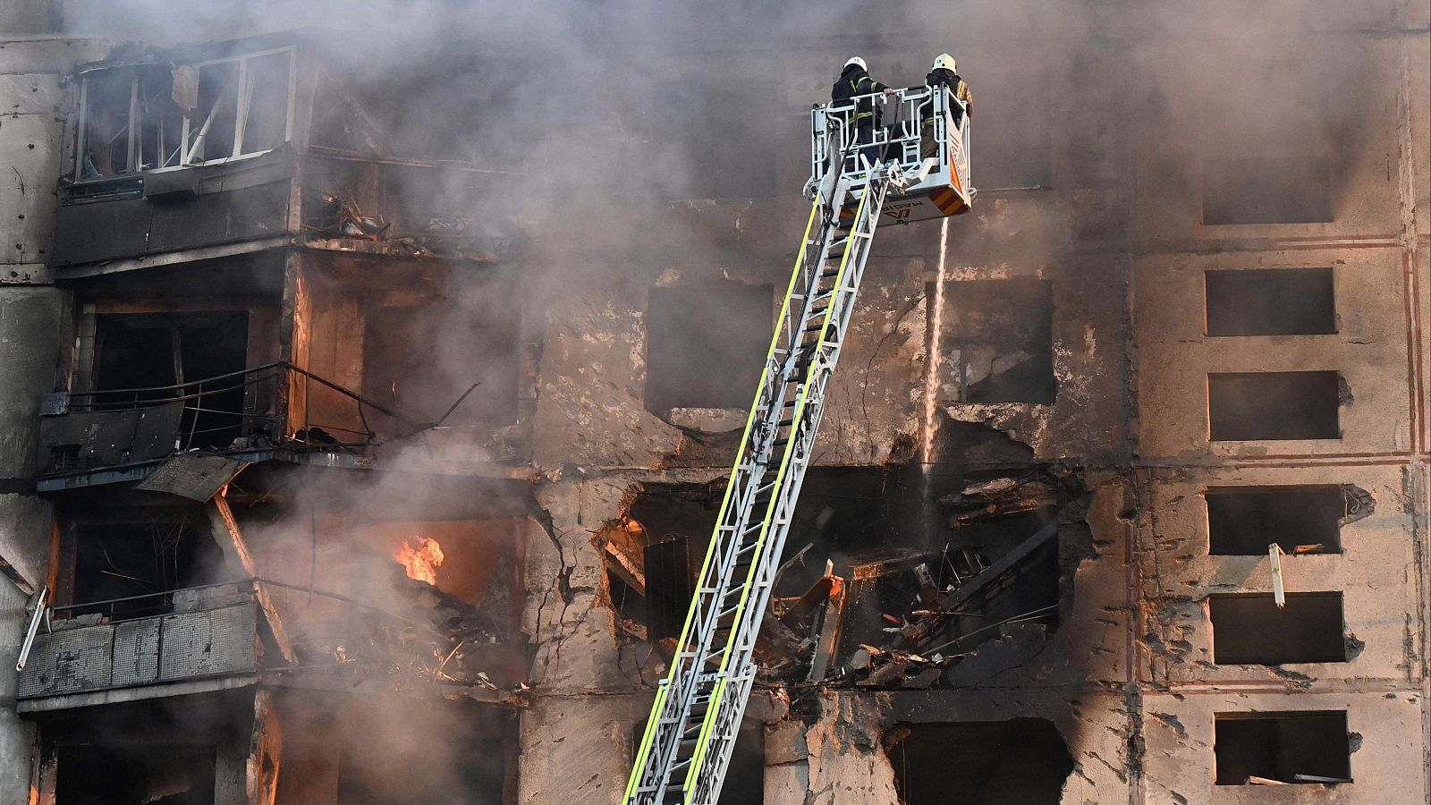 Edificio de viviendas bombardeado por Rusia en Járkov