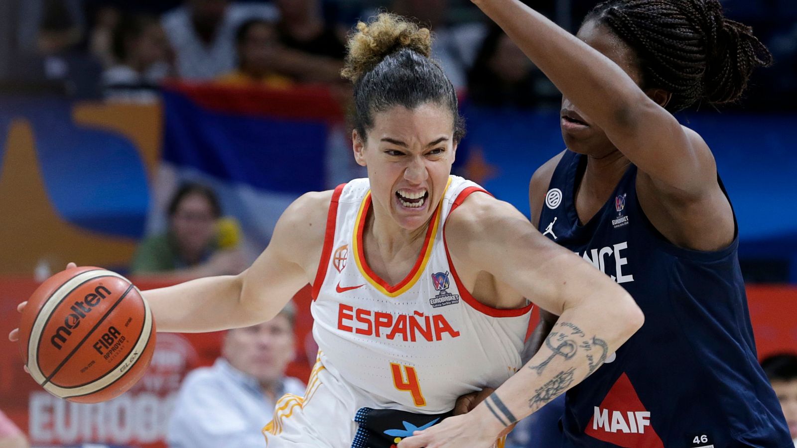 Laura Nicholls, con la selección española de baloncesto