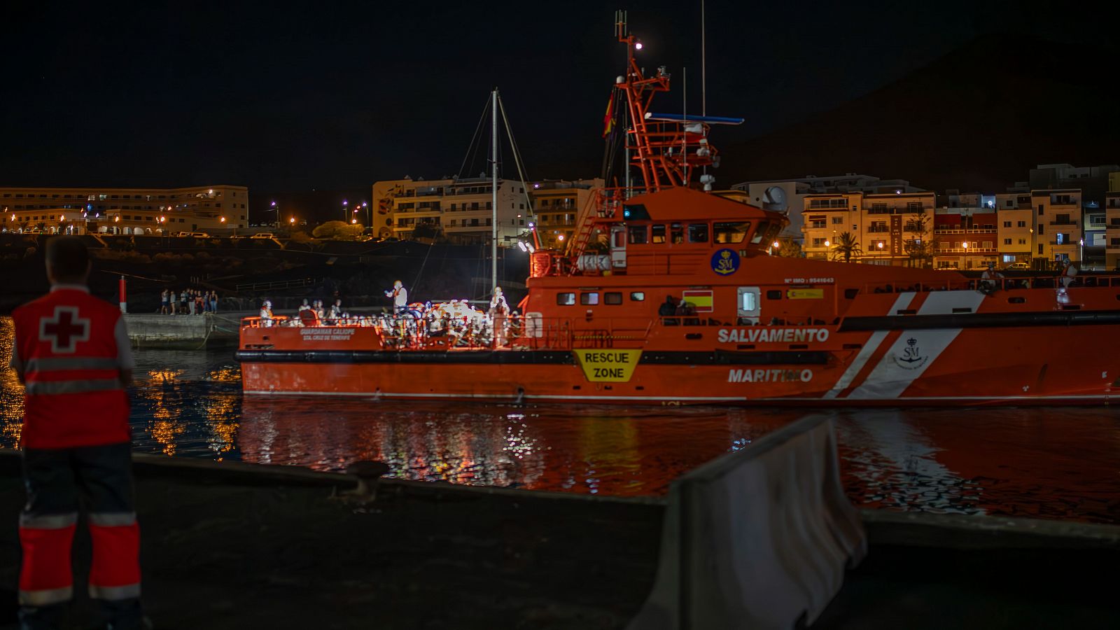 Llegan cinco embarcaciones con 496 personas migrantes a Canarias