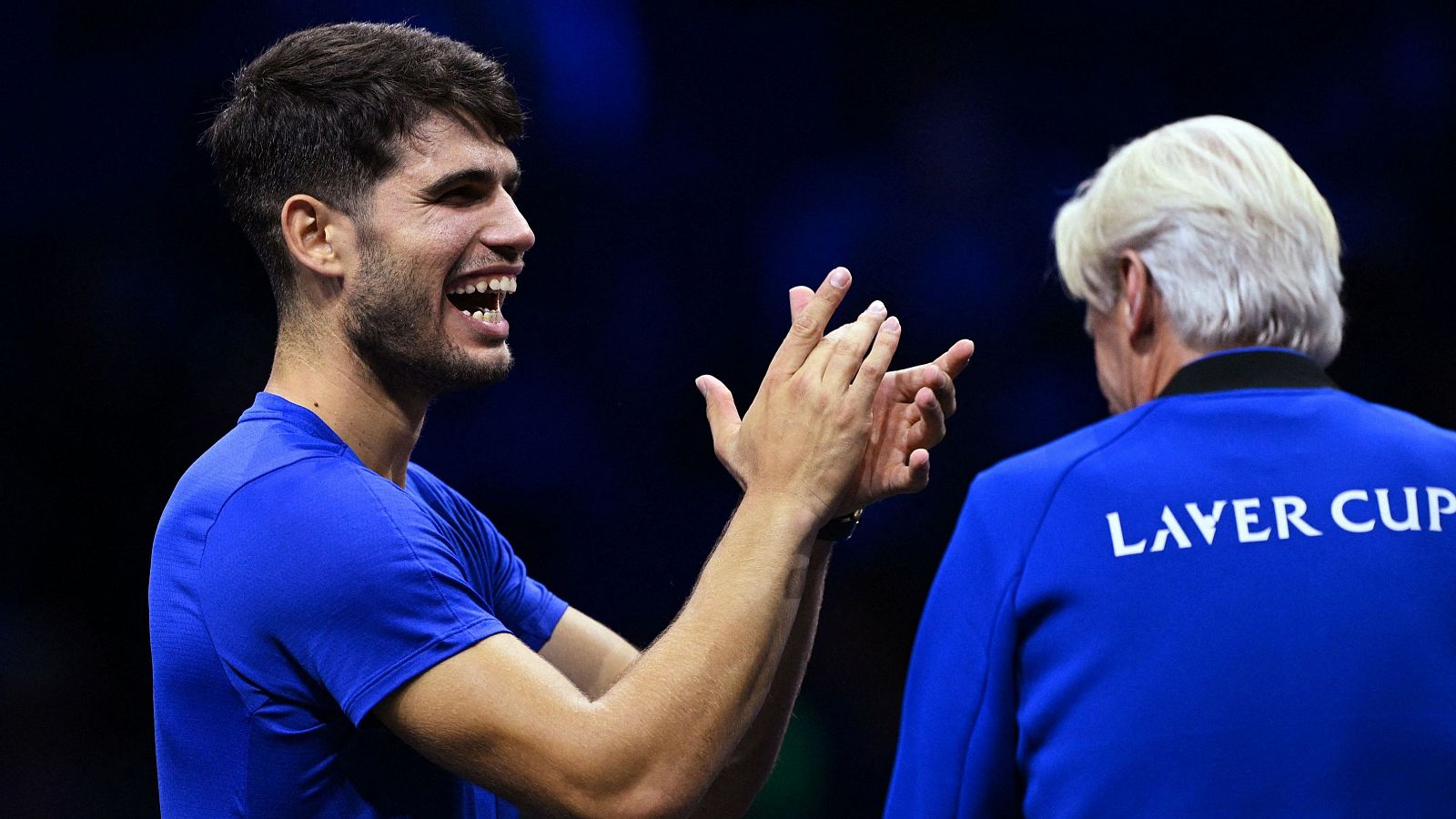 Carlos Alcaraz, junto al capitán de Europa, Bjorn Borg, en la Laver Cup