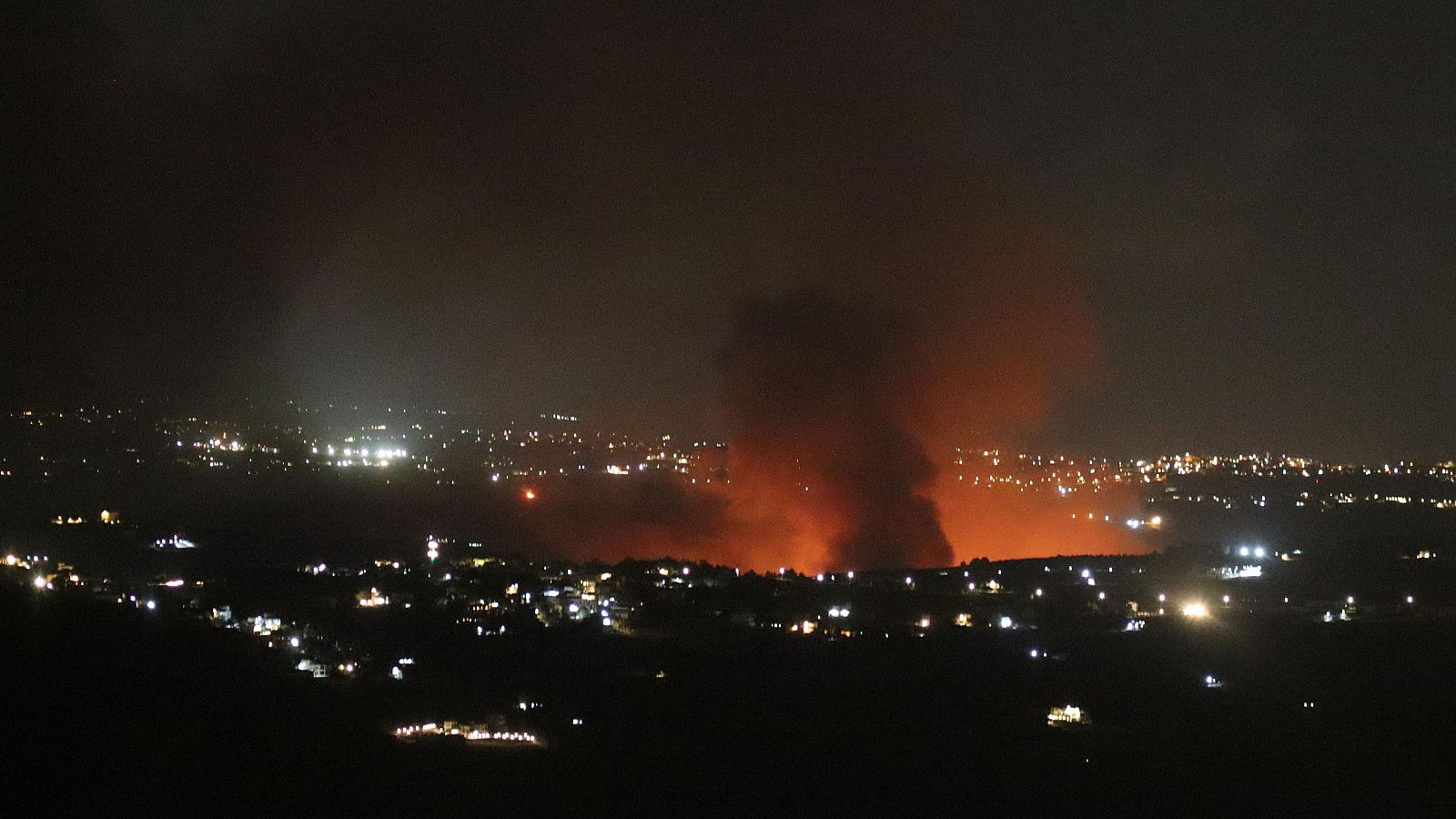 Ataque aéreo israelí en la aldea libanesa de Zawtar, al sur del Líbano