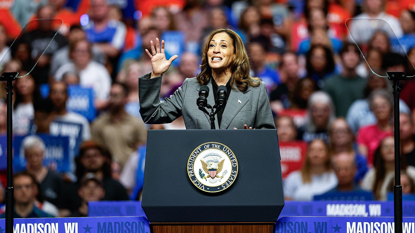 Kamala Harris durante un evento de campaña en Wisconsin, EE. UU.