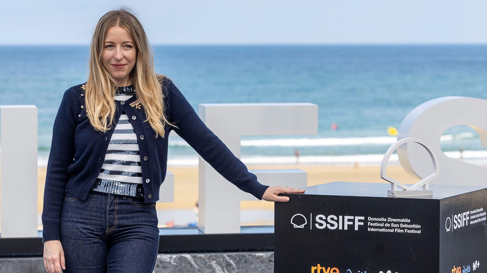 Pilar Palomero durante la presentación de 'Los destellos' en San Sebastián (EFE/Javier Etxezarreta)