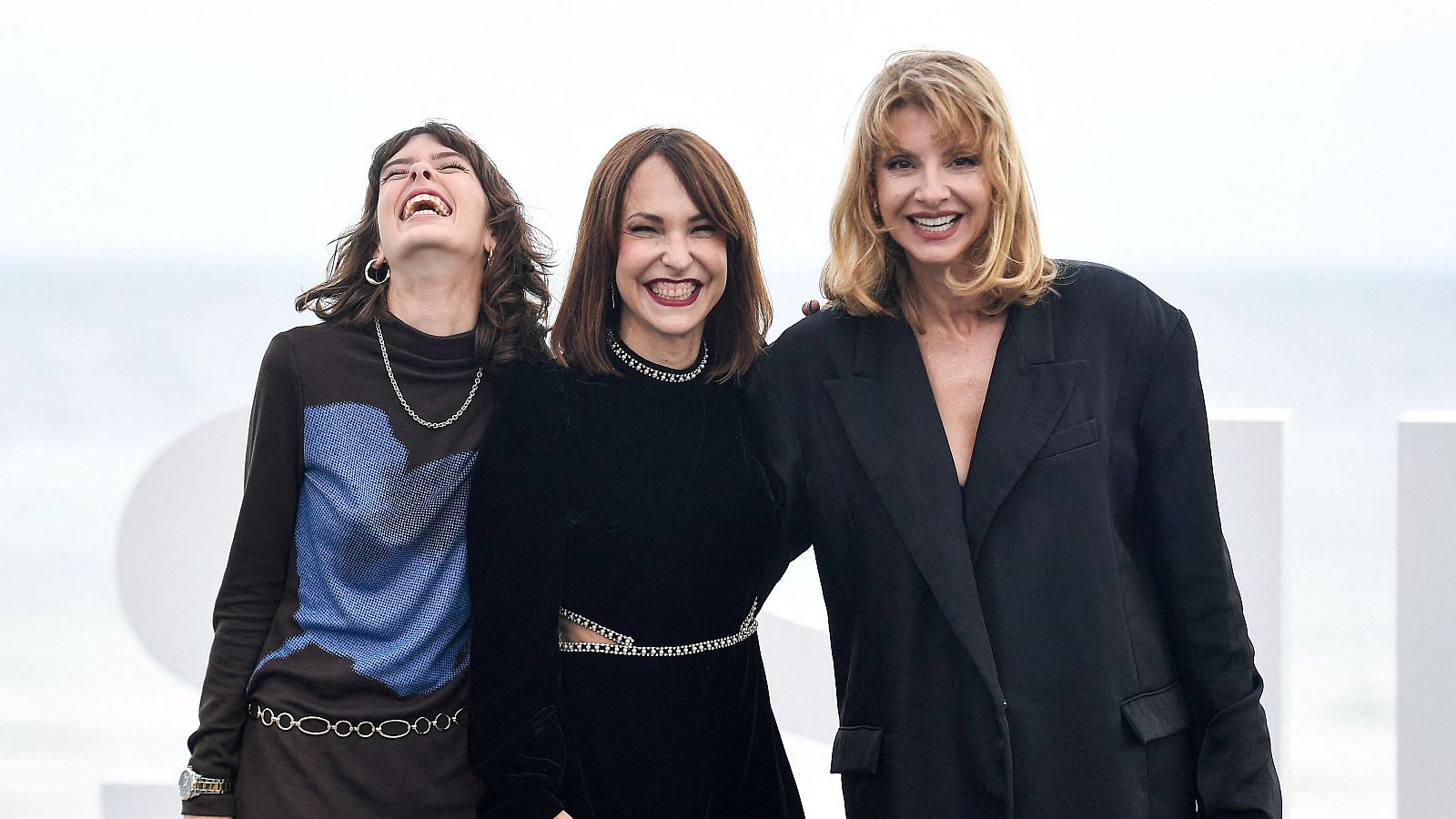 Paula Ortíz, Nawja Ninri y Alba Planas en el Festival de Cine de San Sebastián (ANDER GILLENEA / AFP)