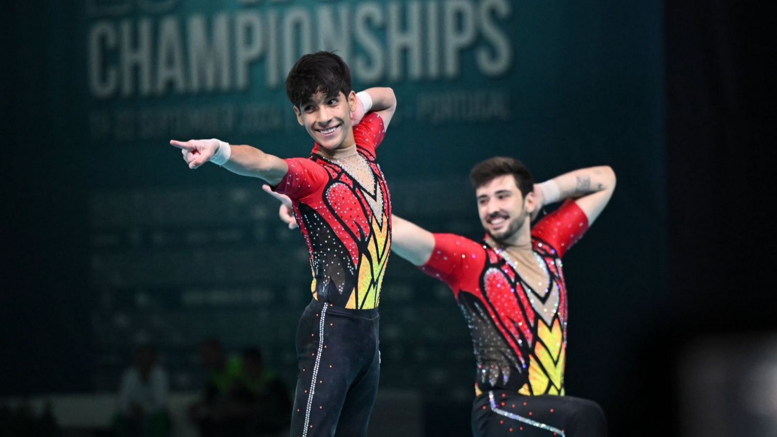 José Moreno y Daniel Molina dan la primera medalla mundial de la historia a España en gimnasia acrobática