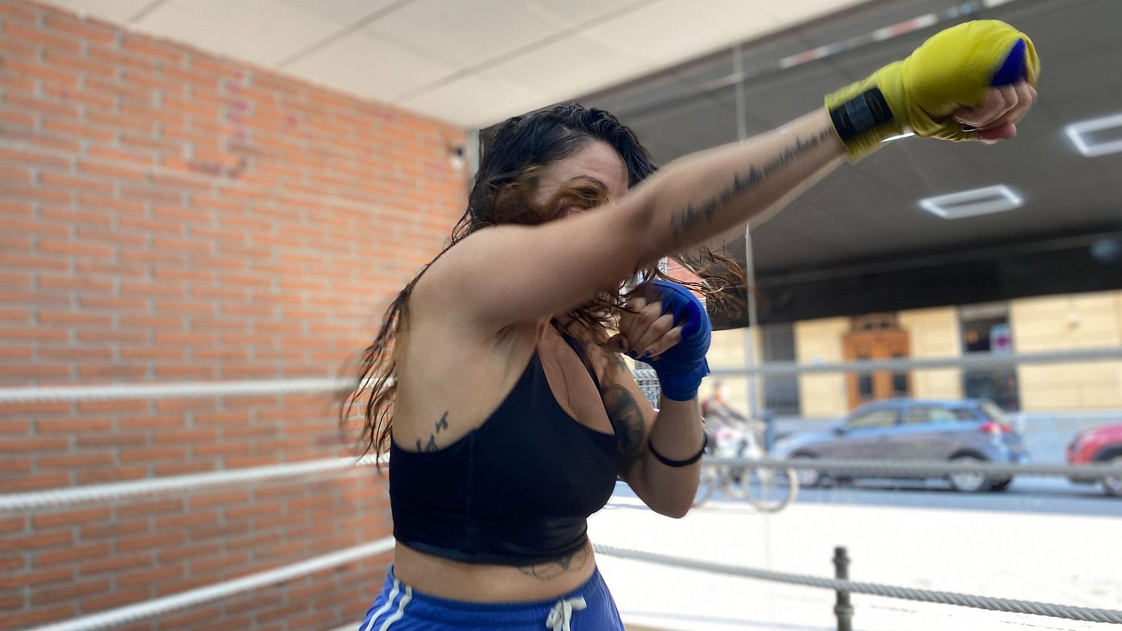 Amara Pazos, entrenando en su gimnasio de boxeo. Objetivo Igualdad