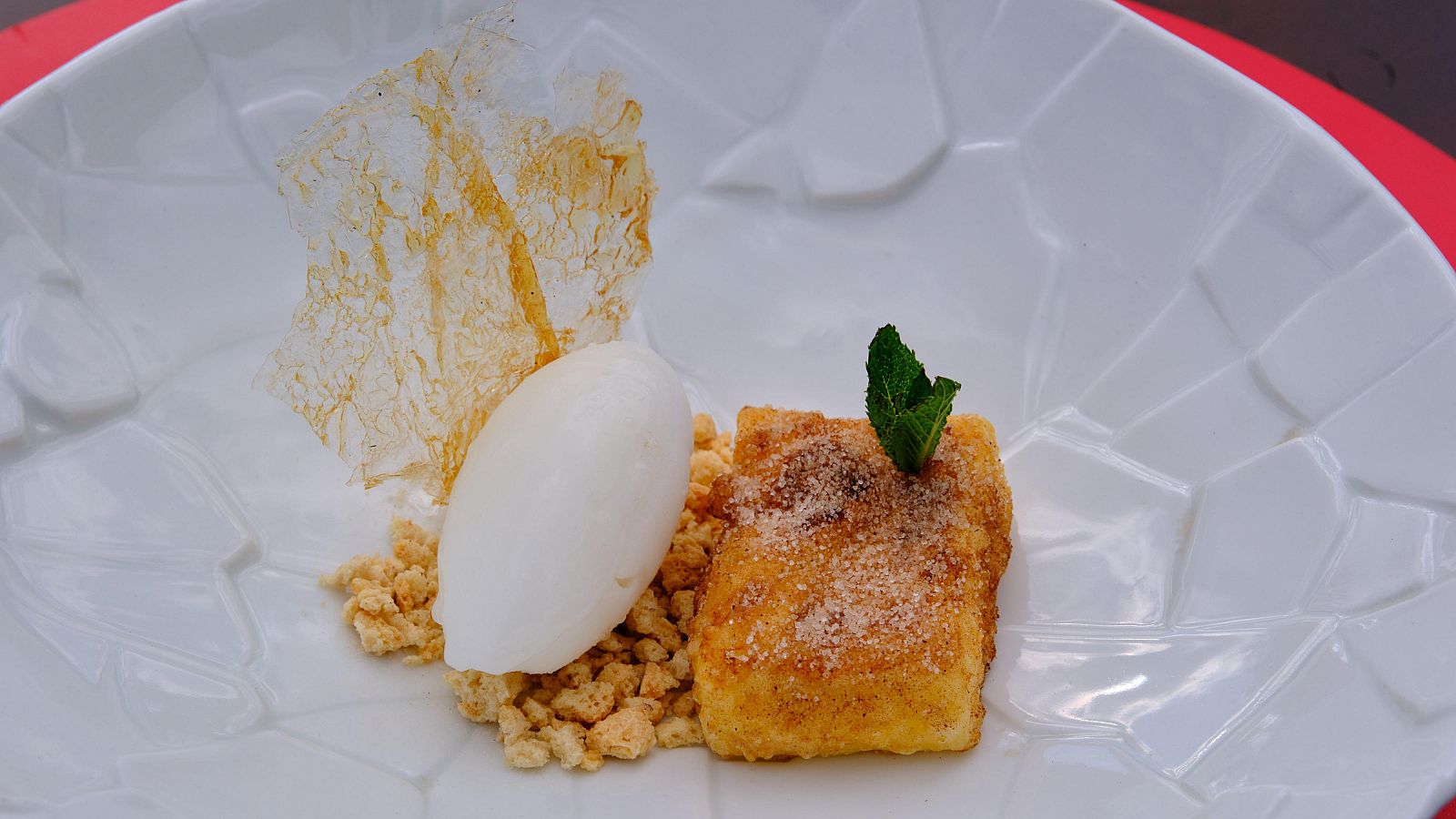 Receta de leche frita con helado y crujiente de miel de MasterChef Celebrity 9