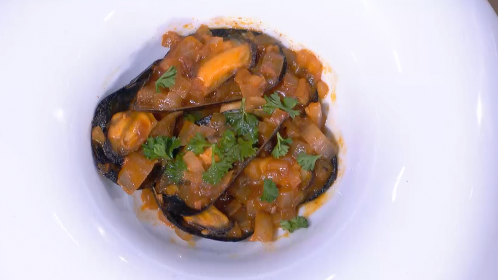 MasterChef Celebrity 9 | Receta de mejillones en salsa picante de Marina Rivers