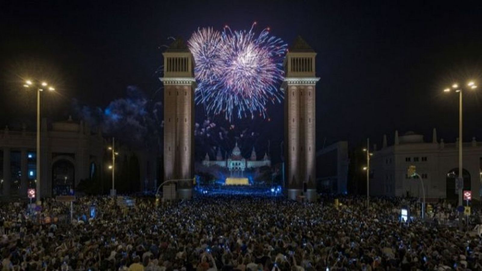 El Piromusical, a les 22:00 h a l'avinguda Maria Cristina de Barcelona