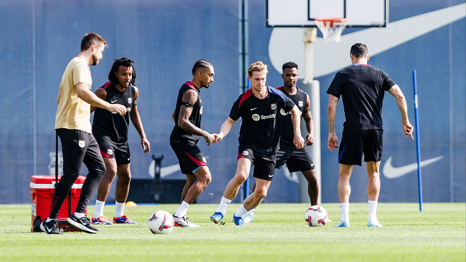 El FC Barcelona en el entrenamiento previo a su partido contra el Getafe CF