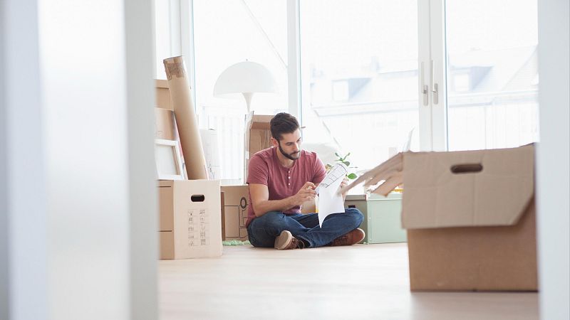 Los jóvenes españoles, emancipados por obligación: "Si quiero estar en casa y hacer lo que me gusta, no puedo"