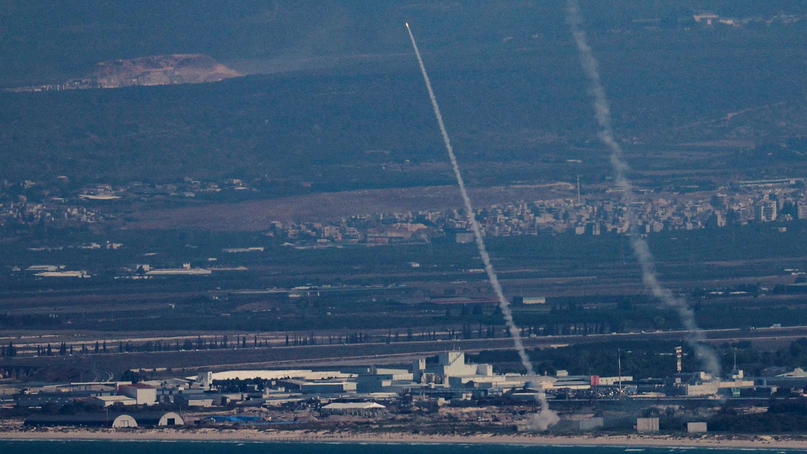 El sistema antimisiles israelí Cúpula de Hierro intercepta misiles de Hizbulá