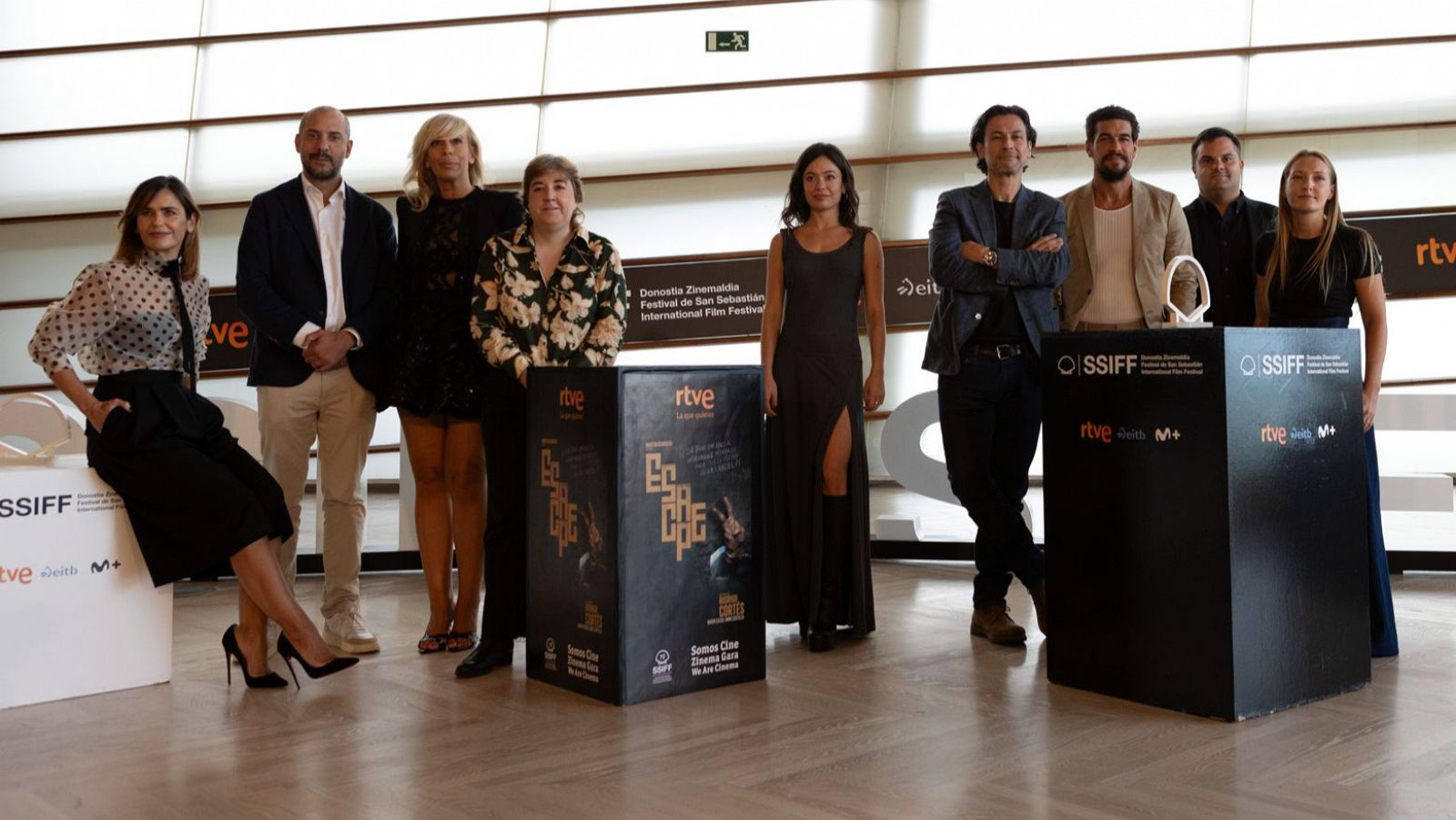 Responsables de RTVE junto al equipo de la película 'Escape'