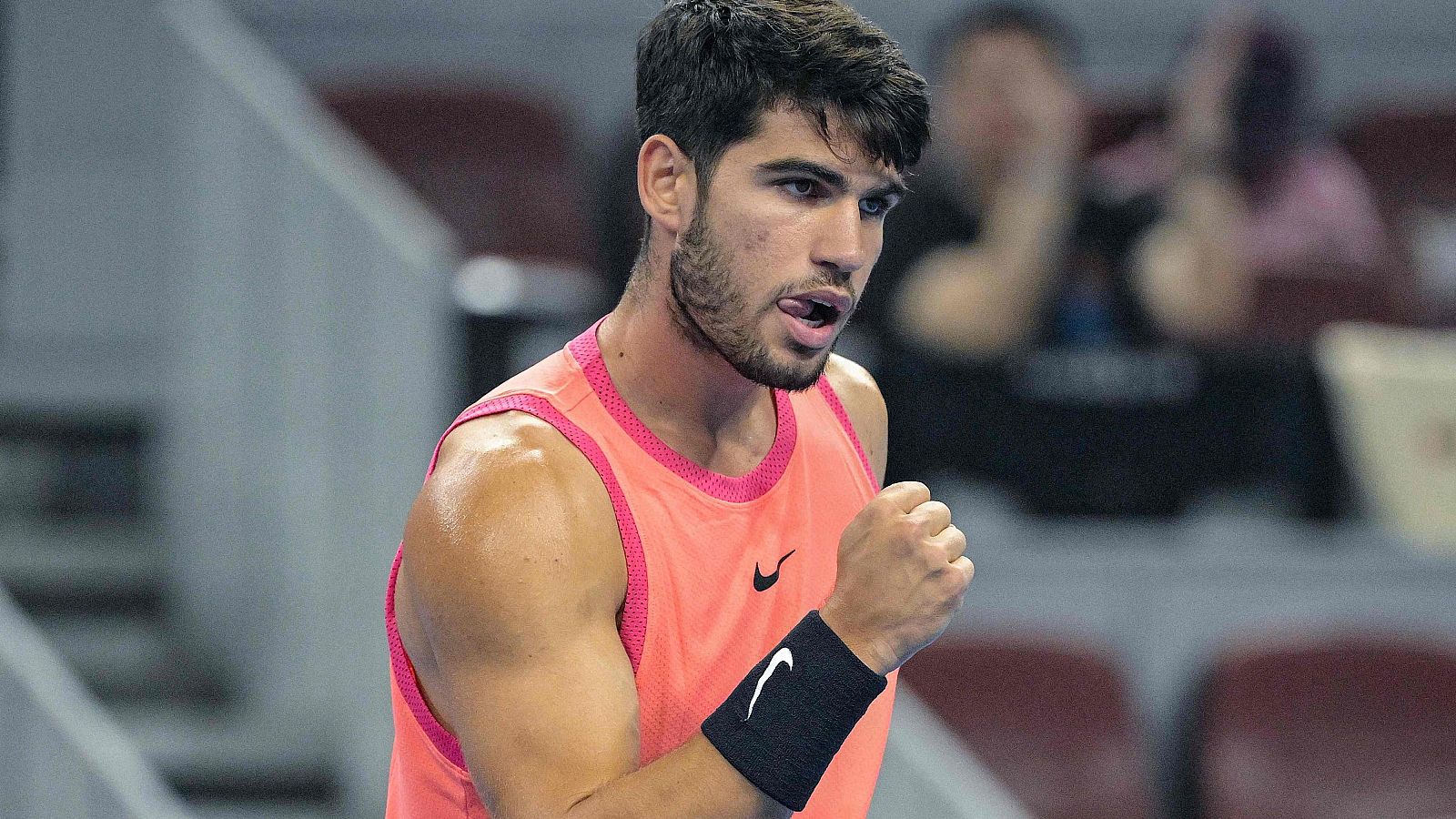 Carlos Alcaraz avanza a cuartos de final del Abierto de tenis de Pekín