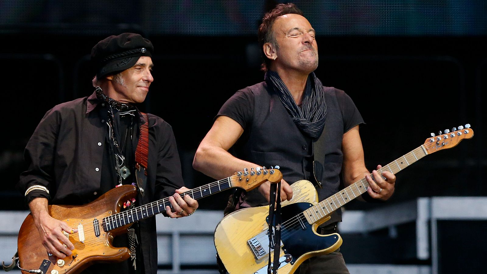 El cantante de rock Bruce Springsteen ofrece en el estadio de Anoeta de San Sebastián