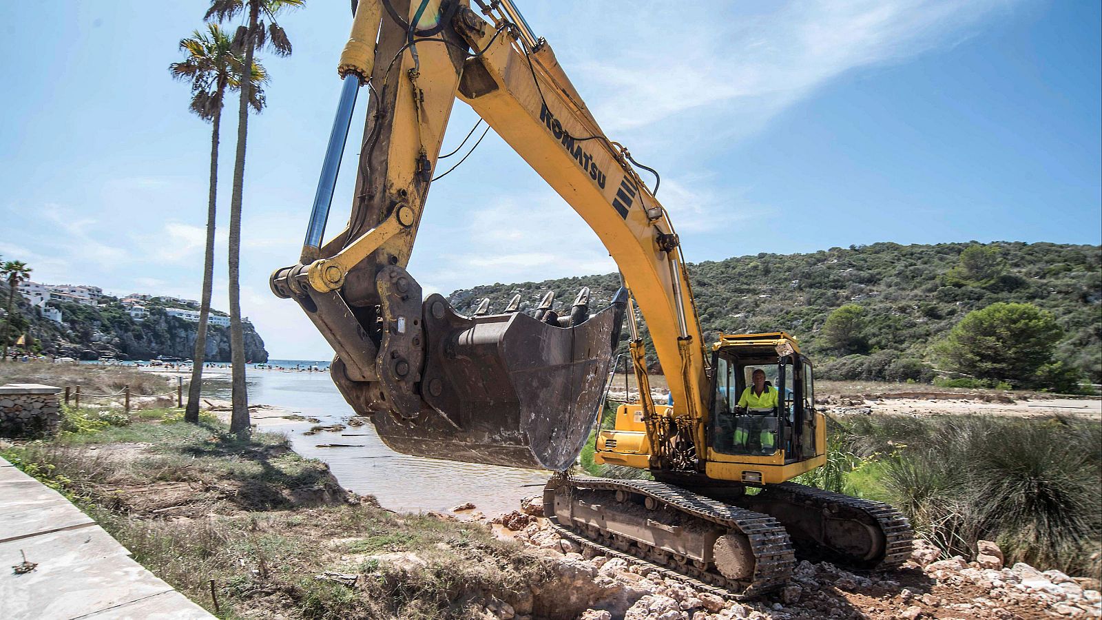 Restauración de la zona del torrente de Cala en Porter afectada por la dana en Palma (Islas Baleares)