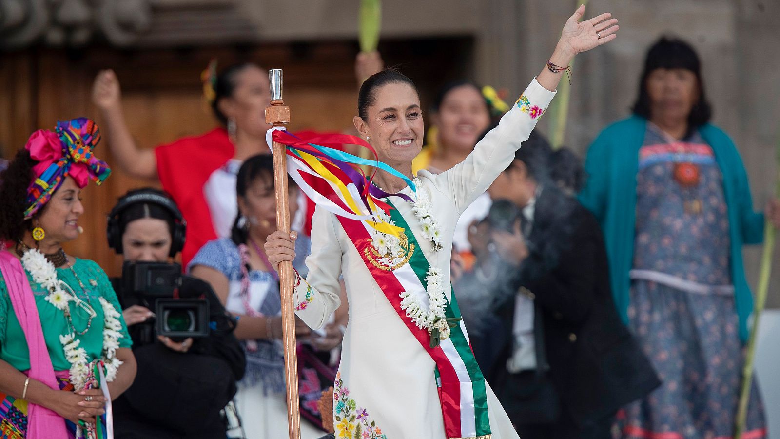 La presidenta de México, Claudia Sheinbaum, participa en la ceremonia de entrega del Bastón de Mando