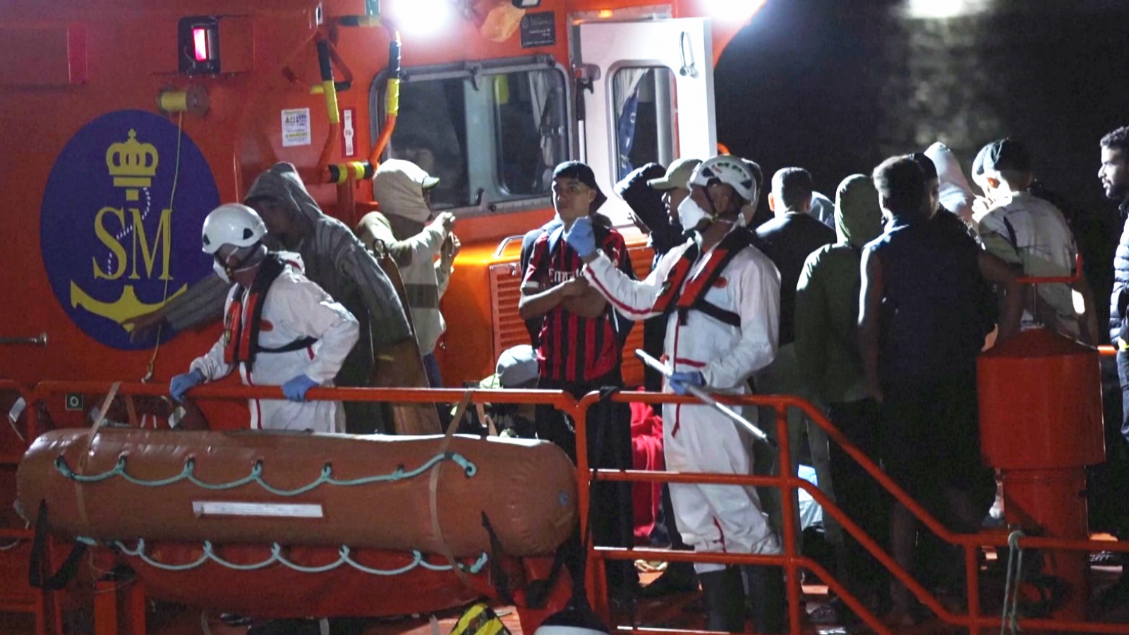 Desembarca en Tenerife y Gran Canaria 103 personas que iban en un cayuco y dos pateras