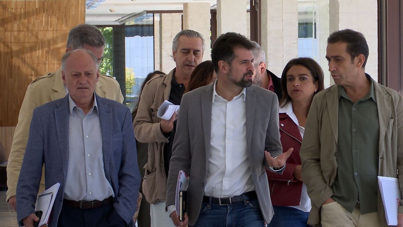 Luis Tudanca junto a los líderes de CCOO y UGT en Castilla y León.