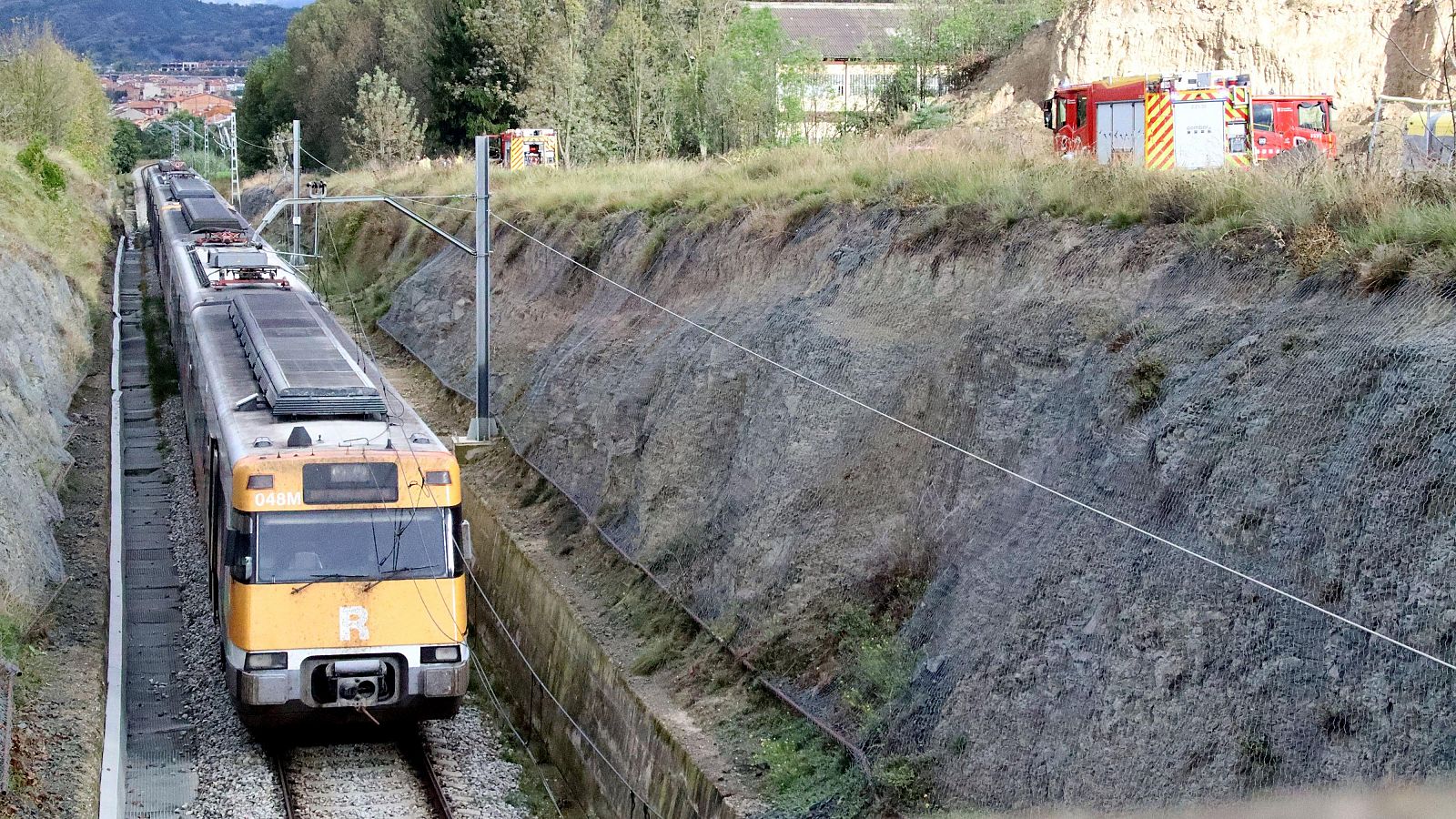 Adif assenyala el "mal estat" del pantògraf del tren com a origen de l'incendi a la catenària de l'R3.