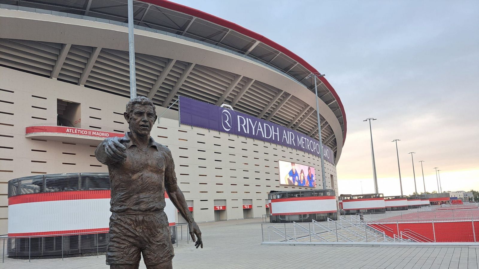 Vista del estadio del Atlético de Madrid con la nueva denominación