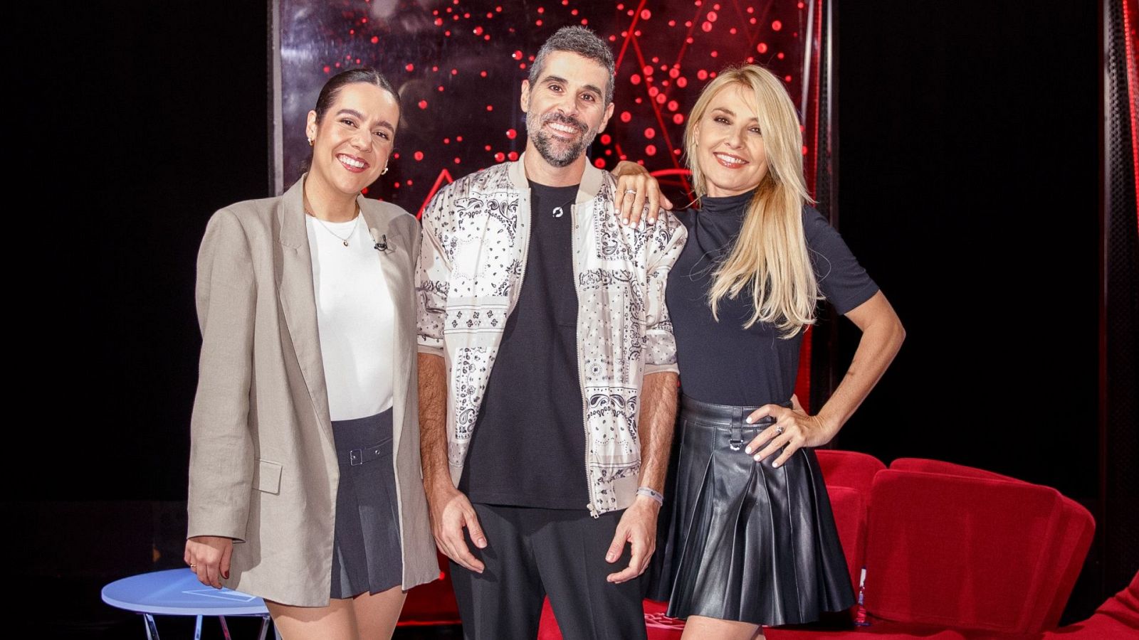 Ale Acosta y Valeria Castro, junto a Cayetana Guillén Cuervo