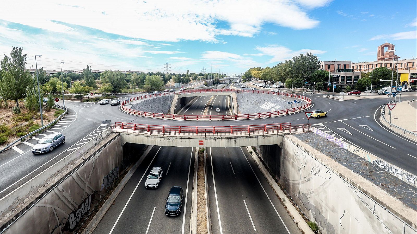 Varios vehículos circulan por la M503, a 1 de octubre de 2024, en Madrid (España)